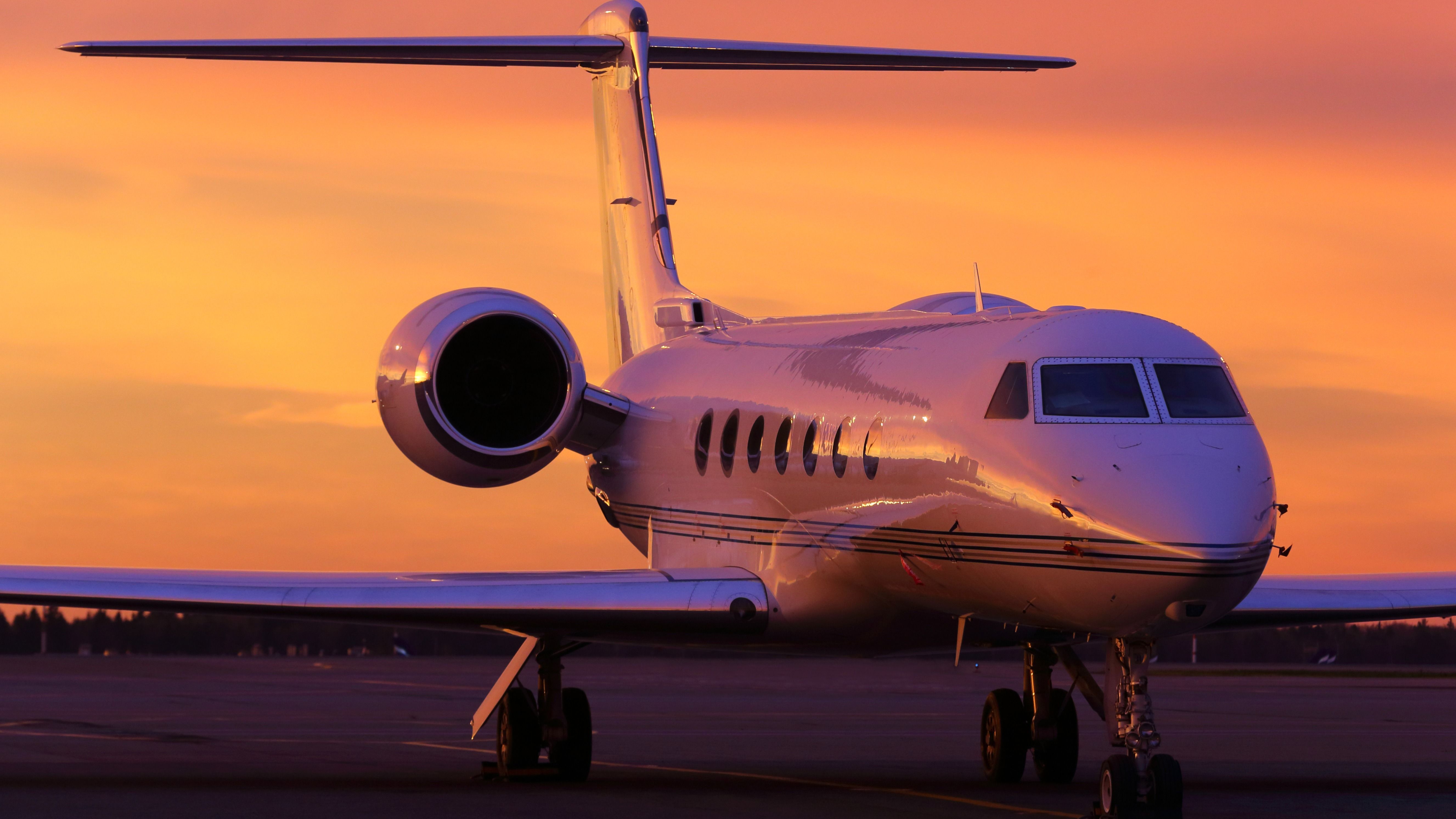 Starbucks CEO to Fly 1,000 Miles to Work on a Gulfstream G550