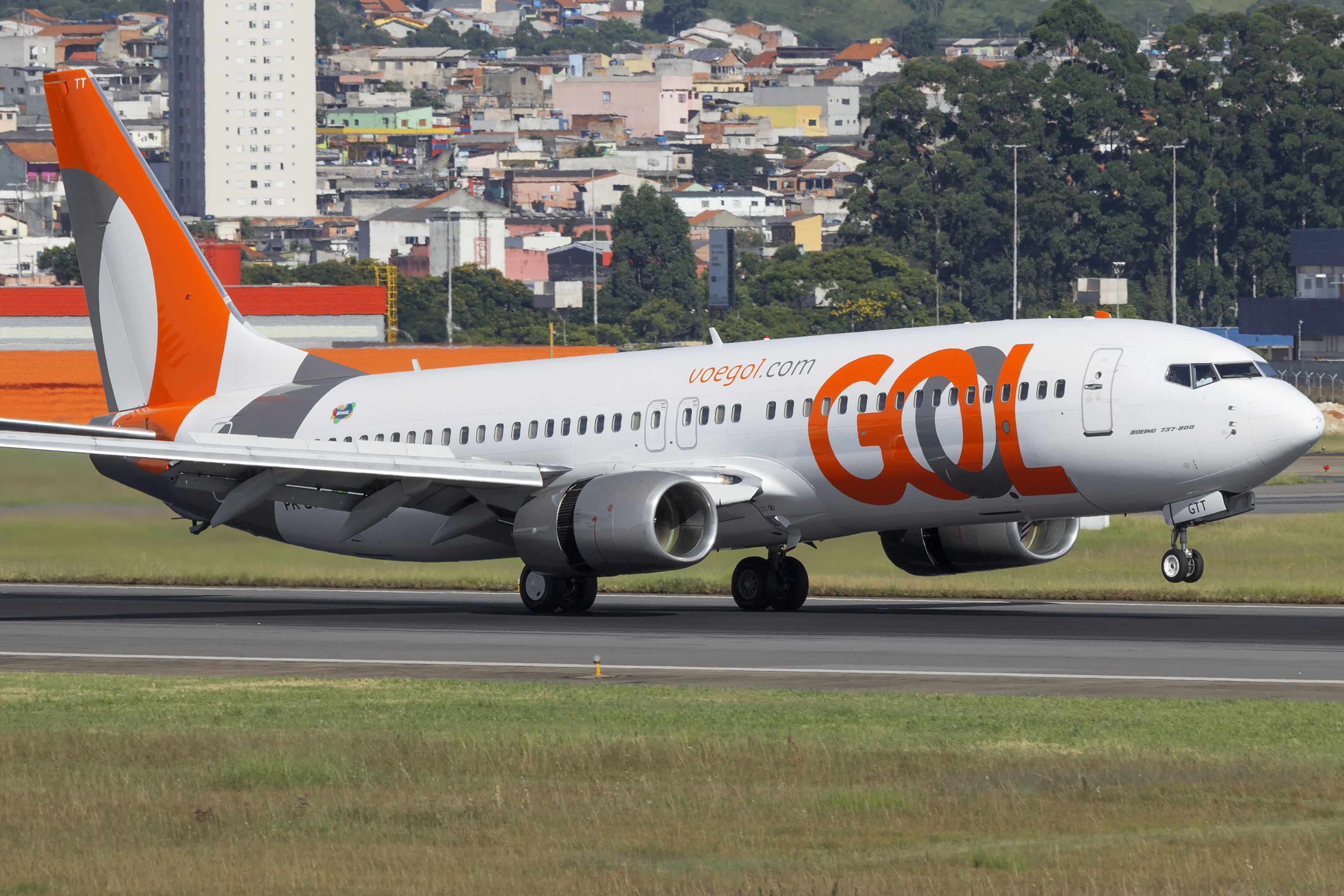 GOL Boeing 737 Sinks Into Taxiway At São Paulo–Congonhas Airport
