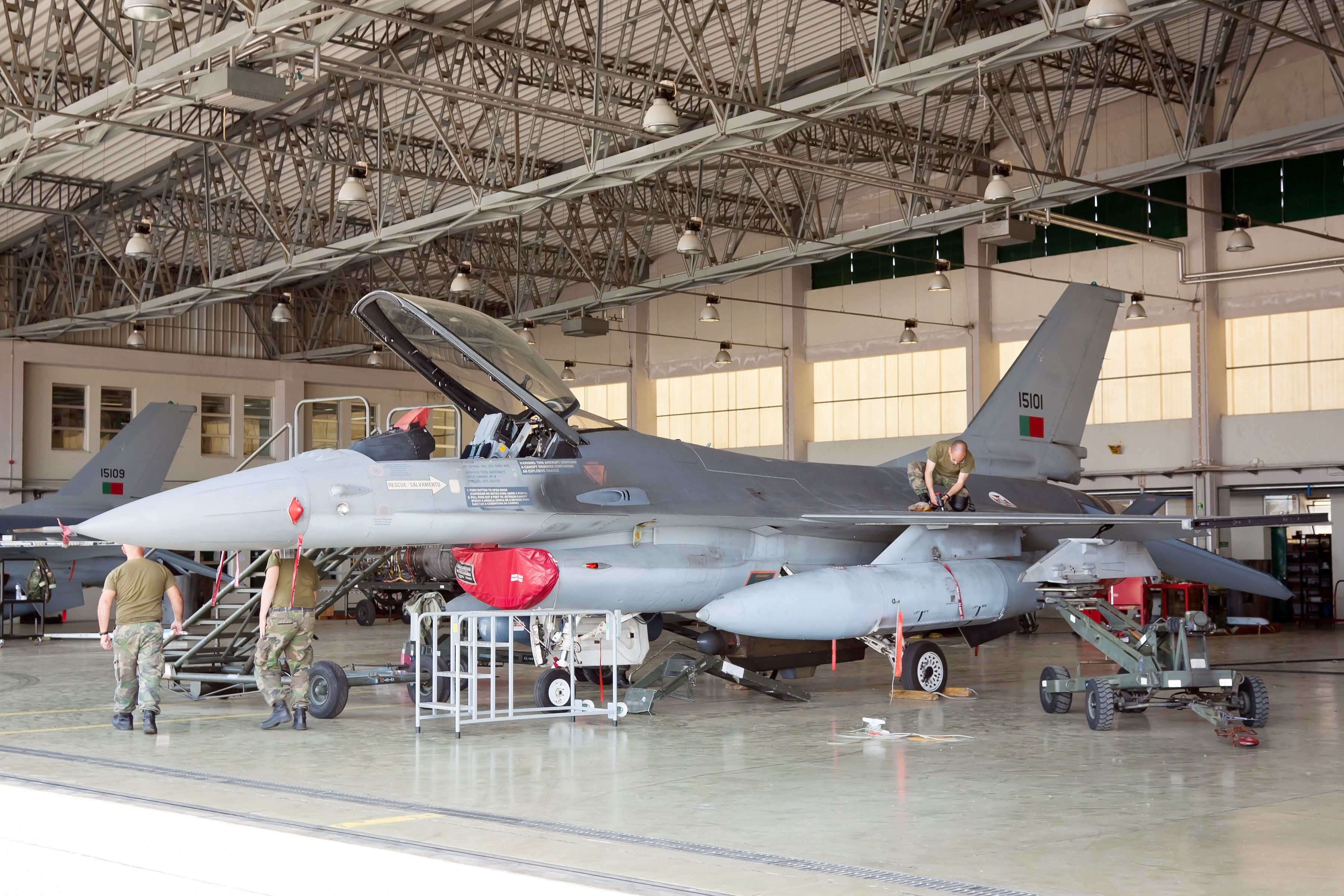 5 Things You Didn't Know About Military Aircraft Maintenance