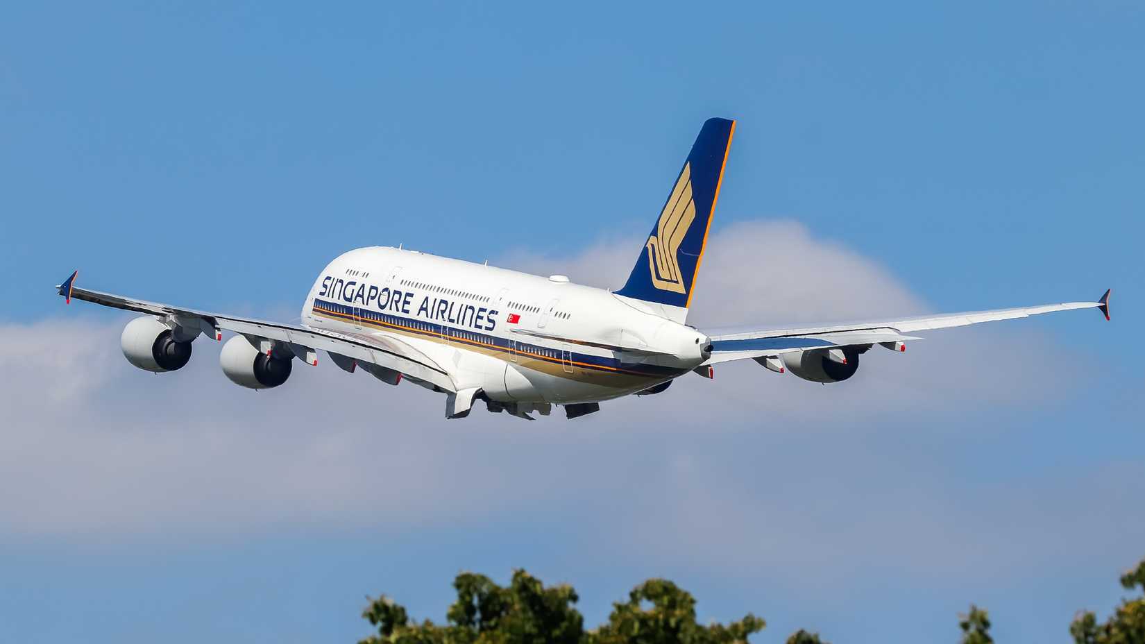 Singapore Airlines Airbus A380 departing 