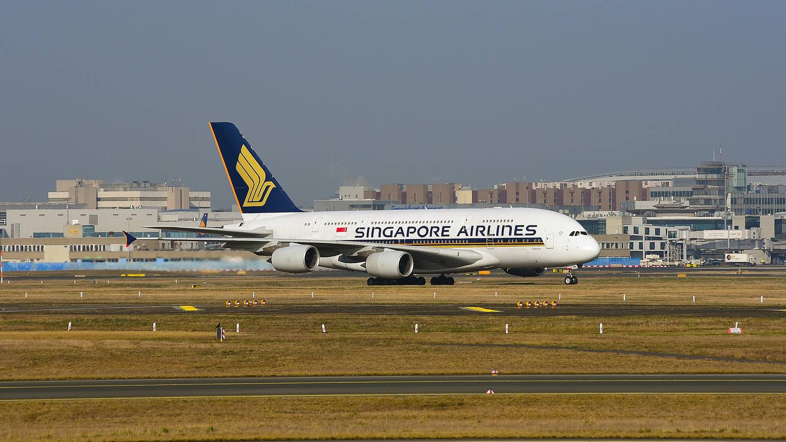 Fuel Costs Cut Singapore Airlines Group 1Q Profit By 38%