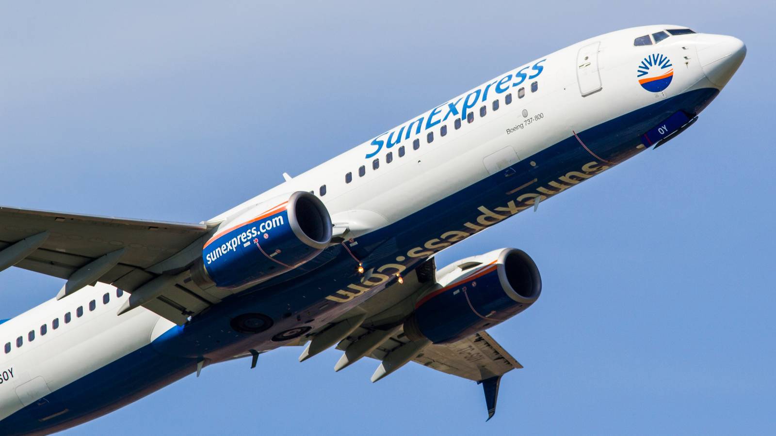 South African Airways & SunExpress To Expand Boeing 737 Deal