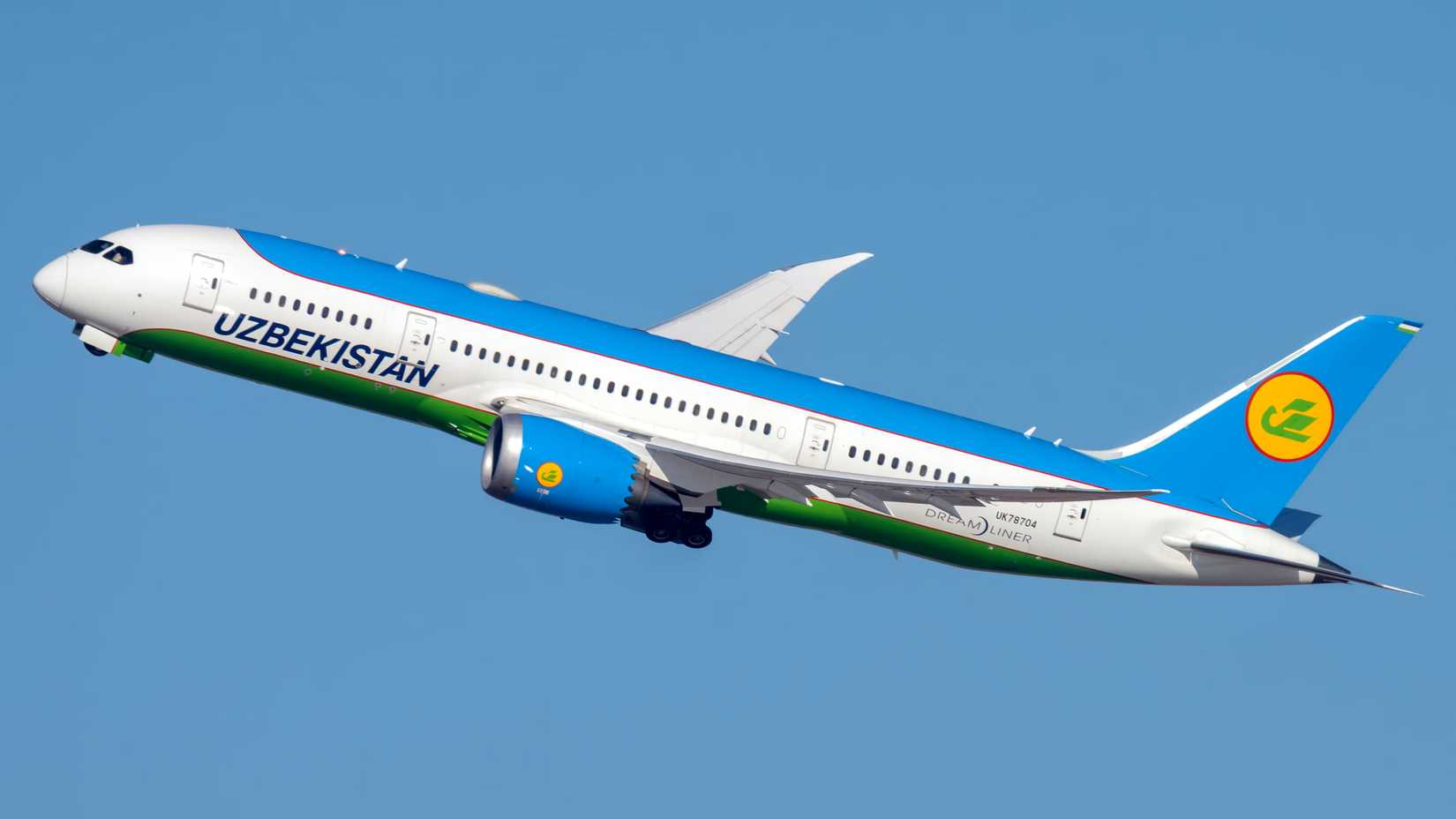 An Uzbekistan Airways Boeing 787-8 Dreamliner