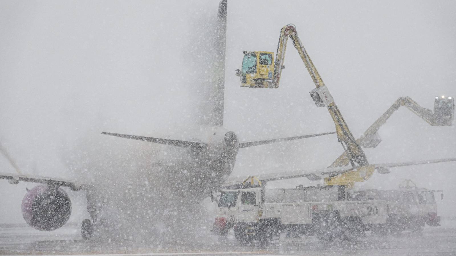 How Are Pilots Trained To Operate In Snow?
