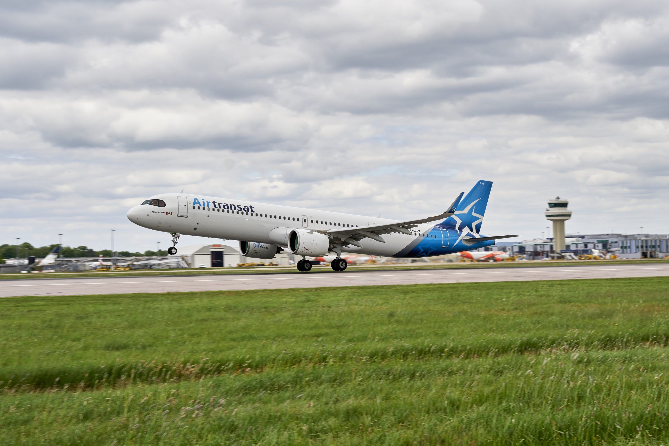 No Deal: Air Transat Flight Attendants Shut Down Contract