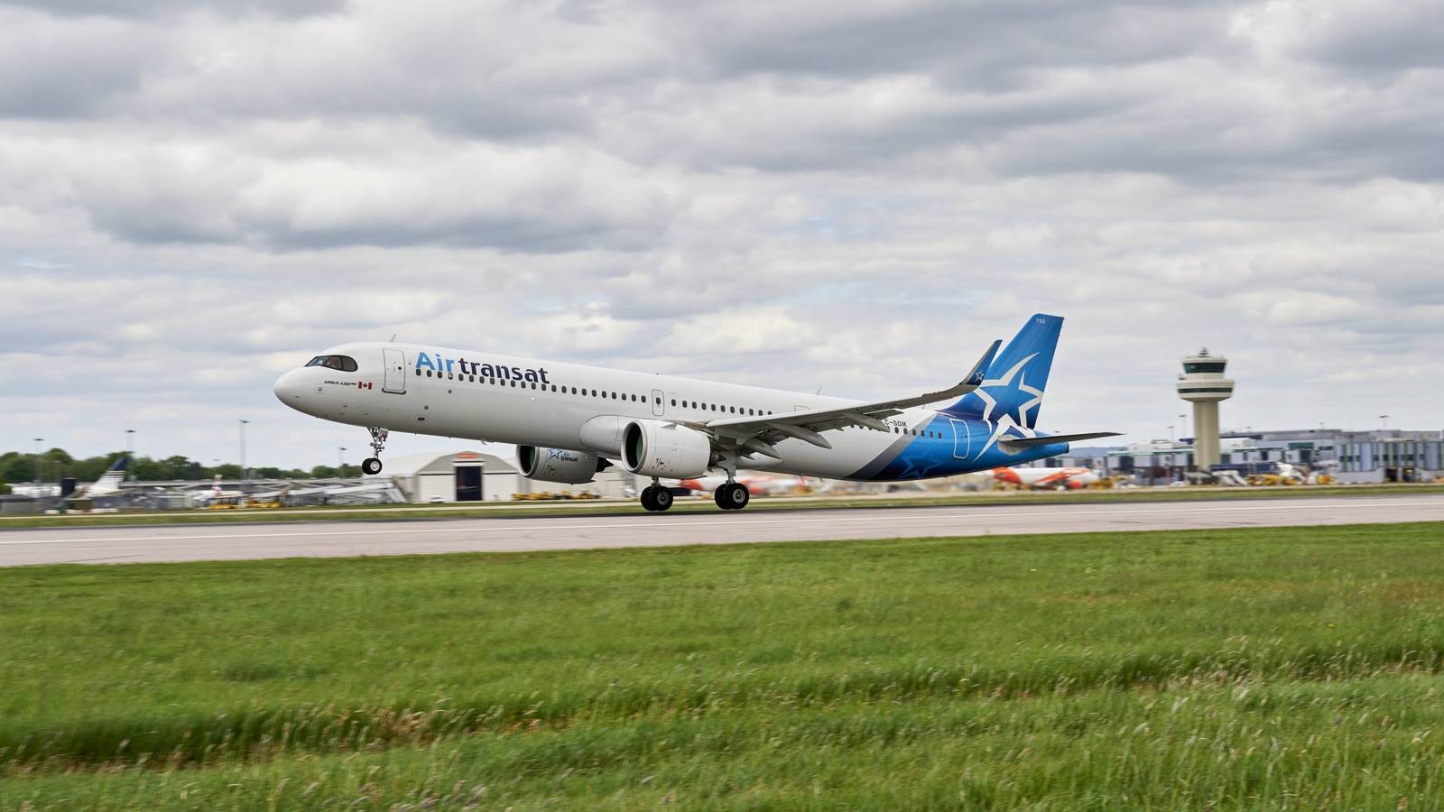 No Deal: Air Transat Flight Attendants Shut Down Contract