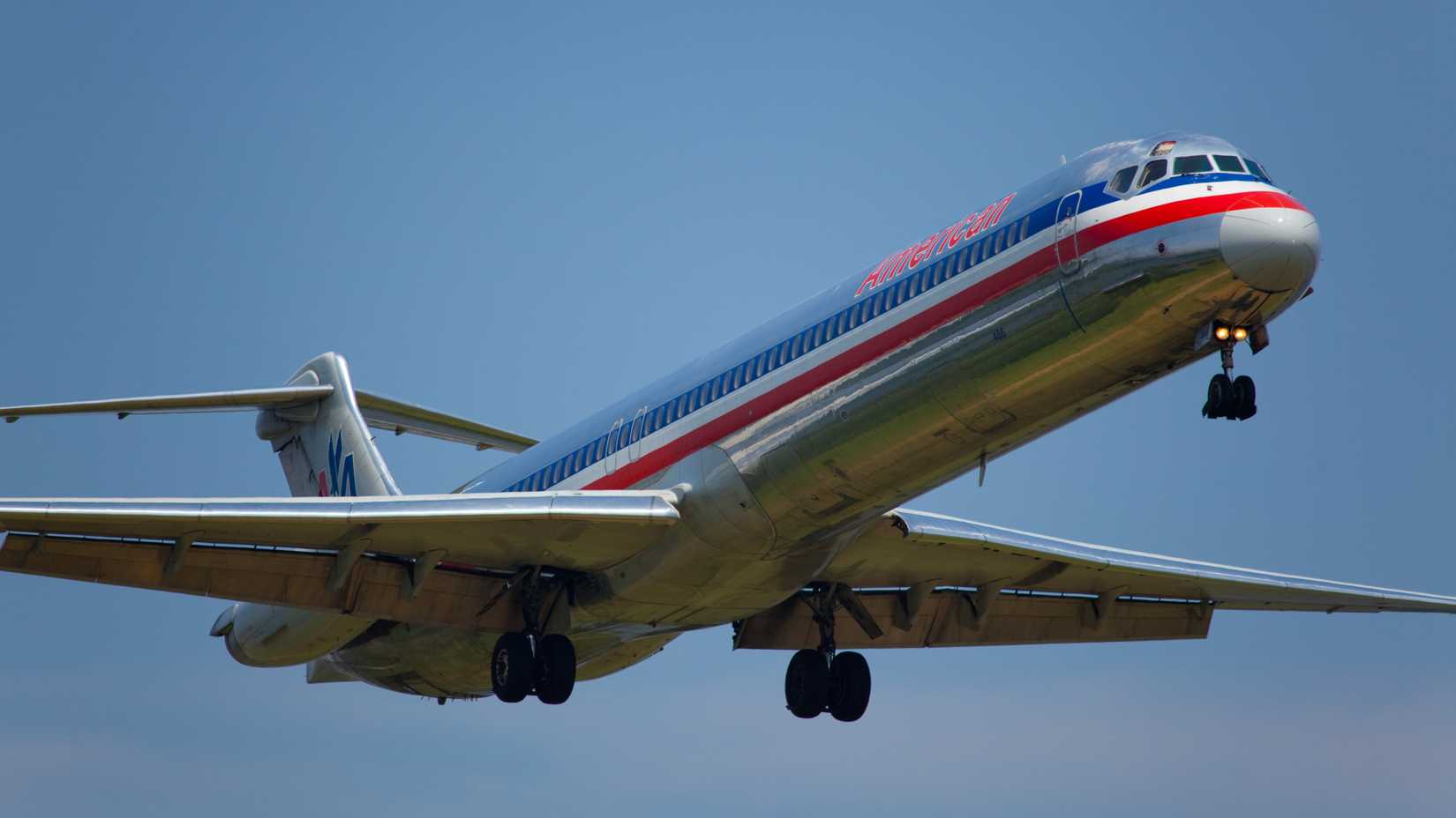 American Airlines McDonnell Douglas MD-80 On Approach