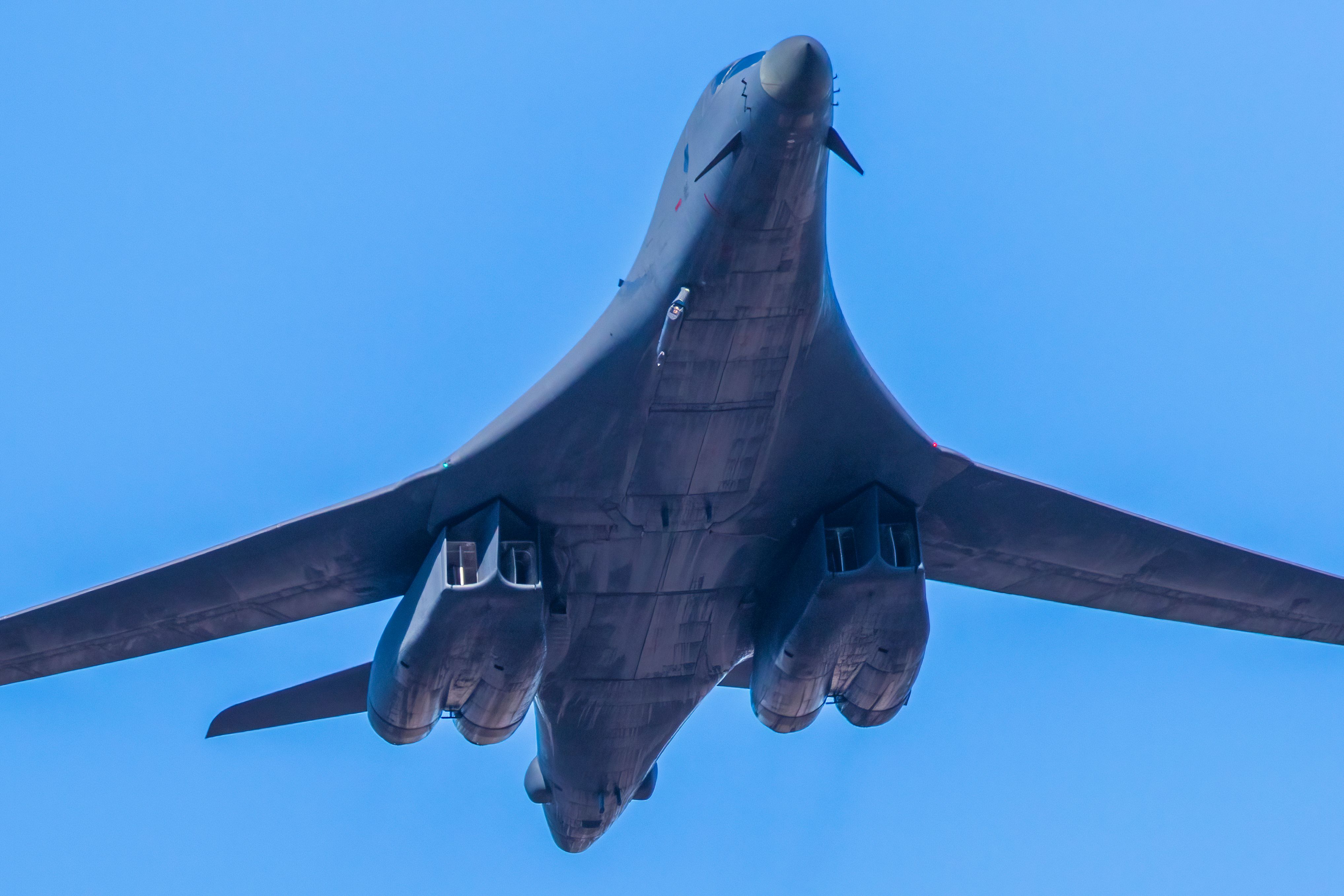How Does The B-1 Bomber's Wing Sweep System Work?