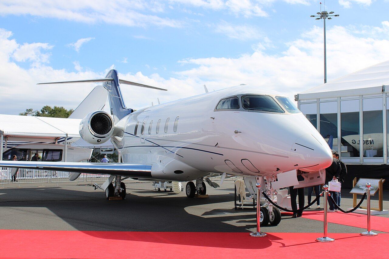 Bombardier_BD-100-1A10_Challenger_350_(10-20-2022)