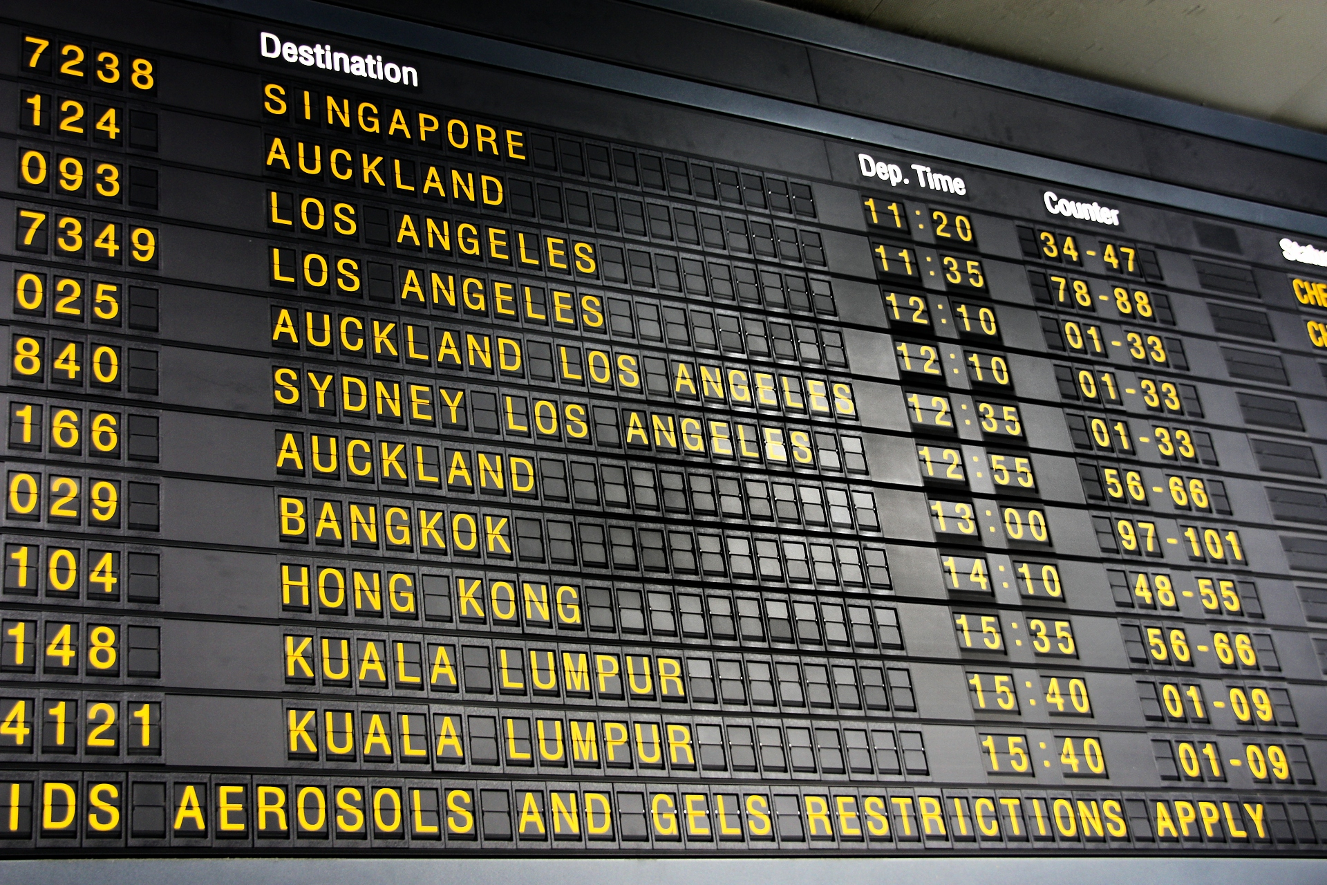 Split-Flap Airport Displays - The History Of The Solari Board