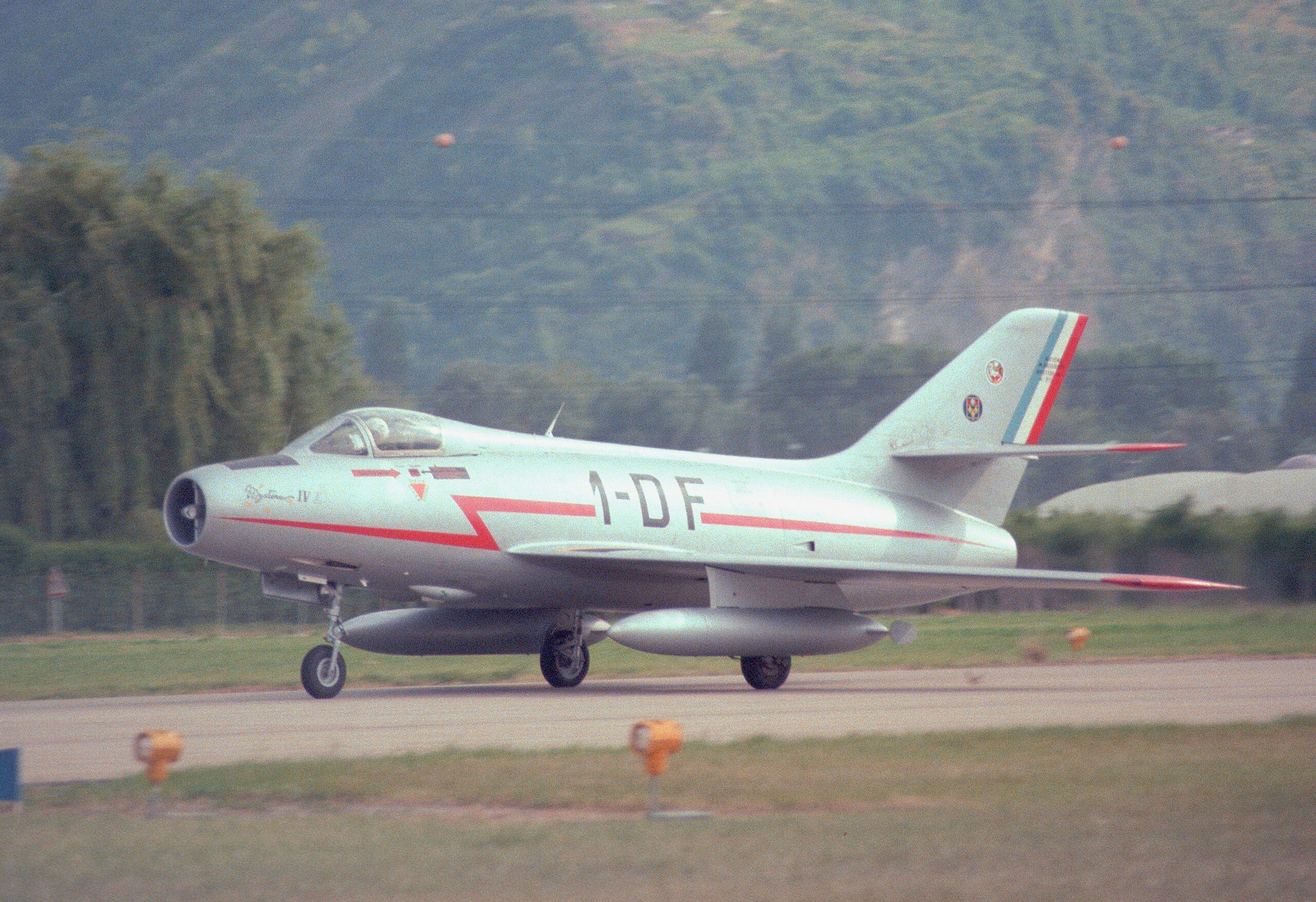 How Did The Variants Of The French Dassault Mystere Fighter Bomber Differ From Each Other?