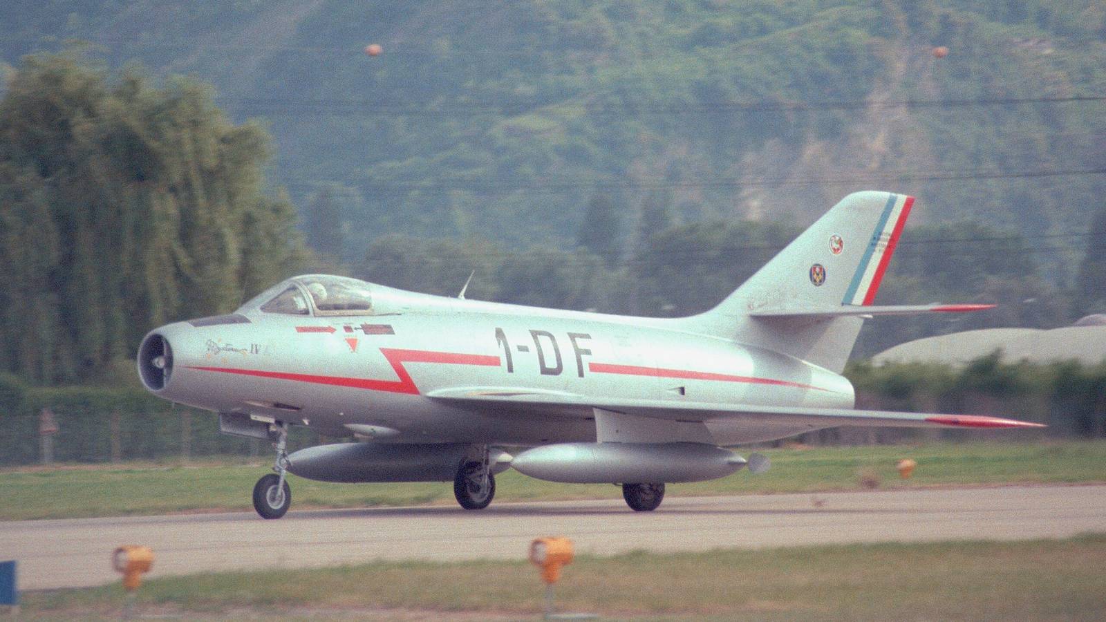 How Did The Variants Of The French Dassault Mystere Fighter Bomber Differ From Each Other?