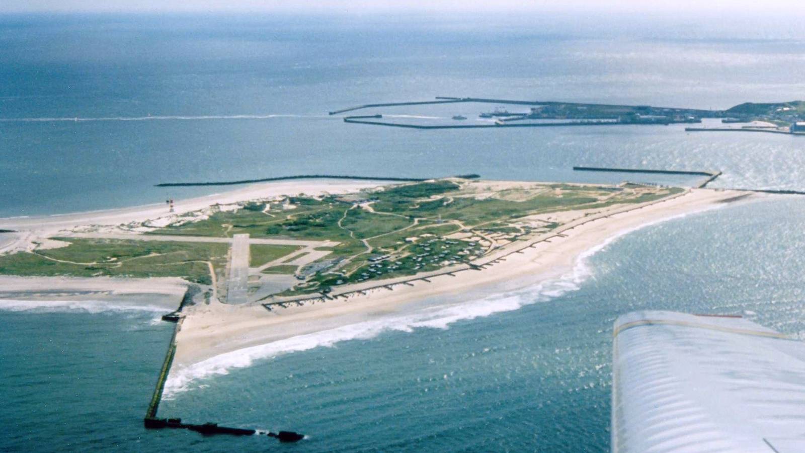 Throwback: When A 737 Nearly Used Heligoland's 400-Meter Runway