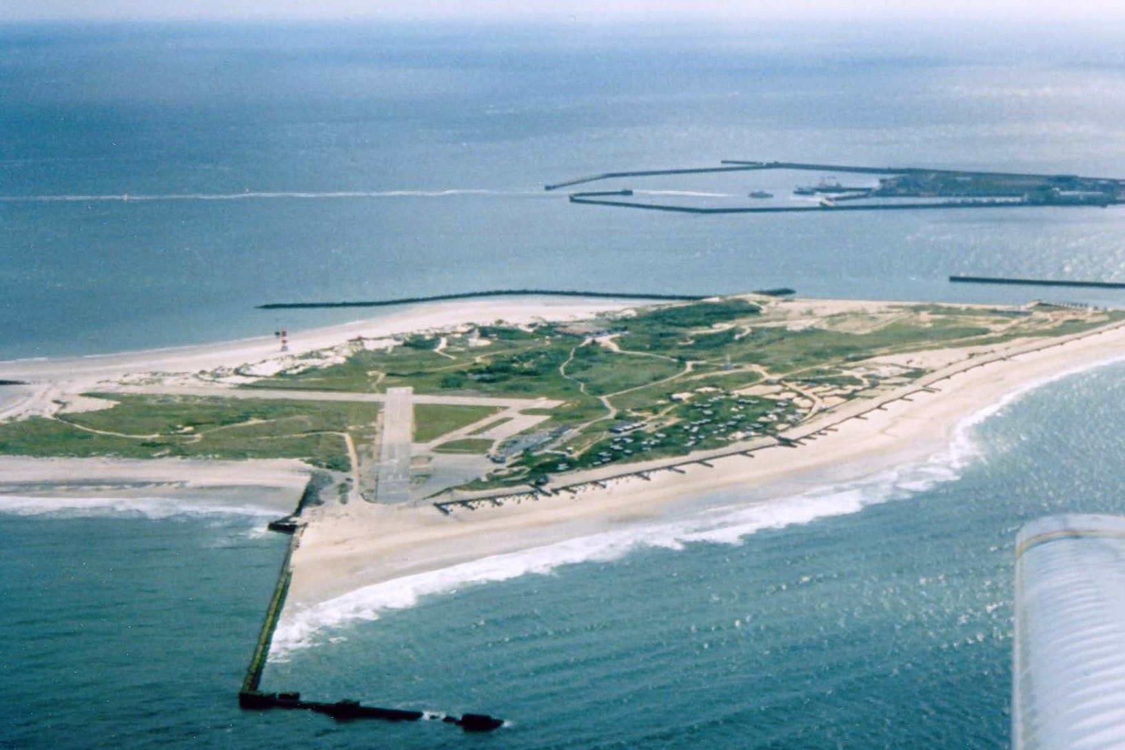 Throwback: When A 737 Nearly Used Heligoland's 400-Meter Runway