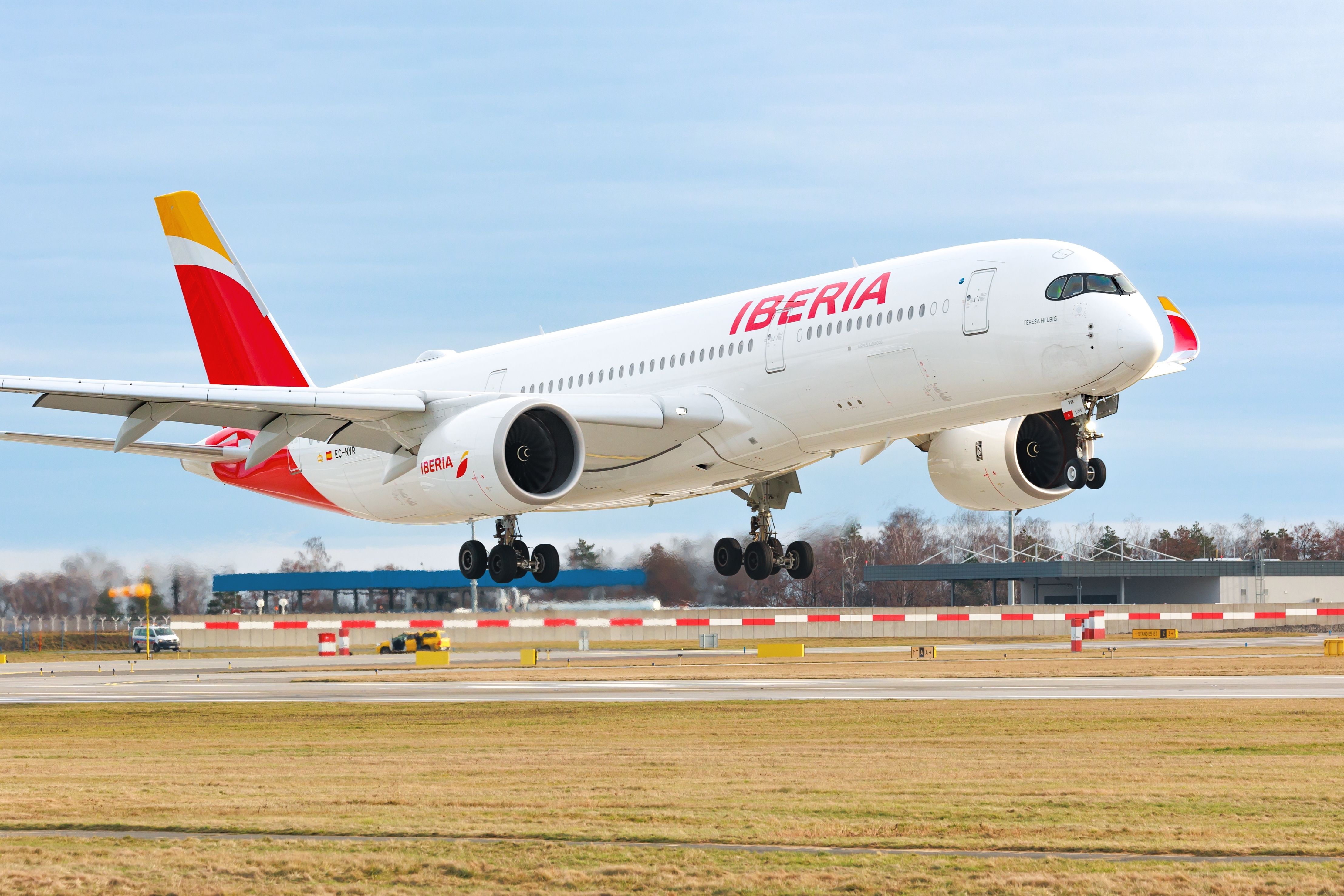 Iberia Airbus A350 Diverts To Gran Canaria Following Medical Emergency