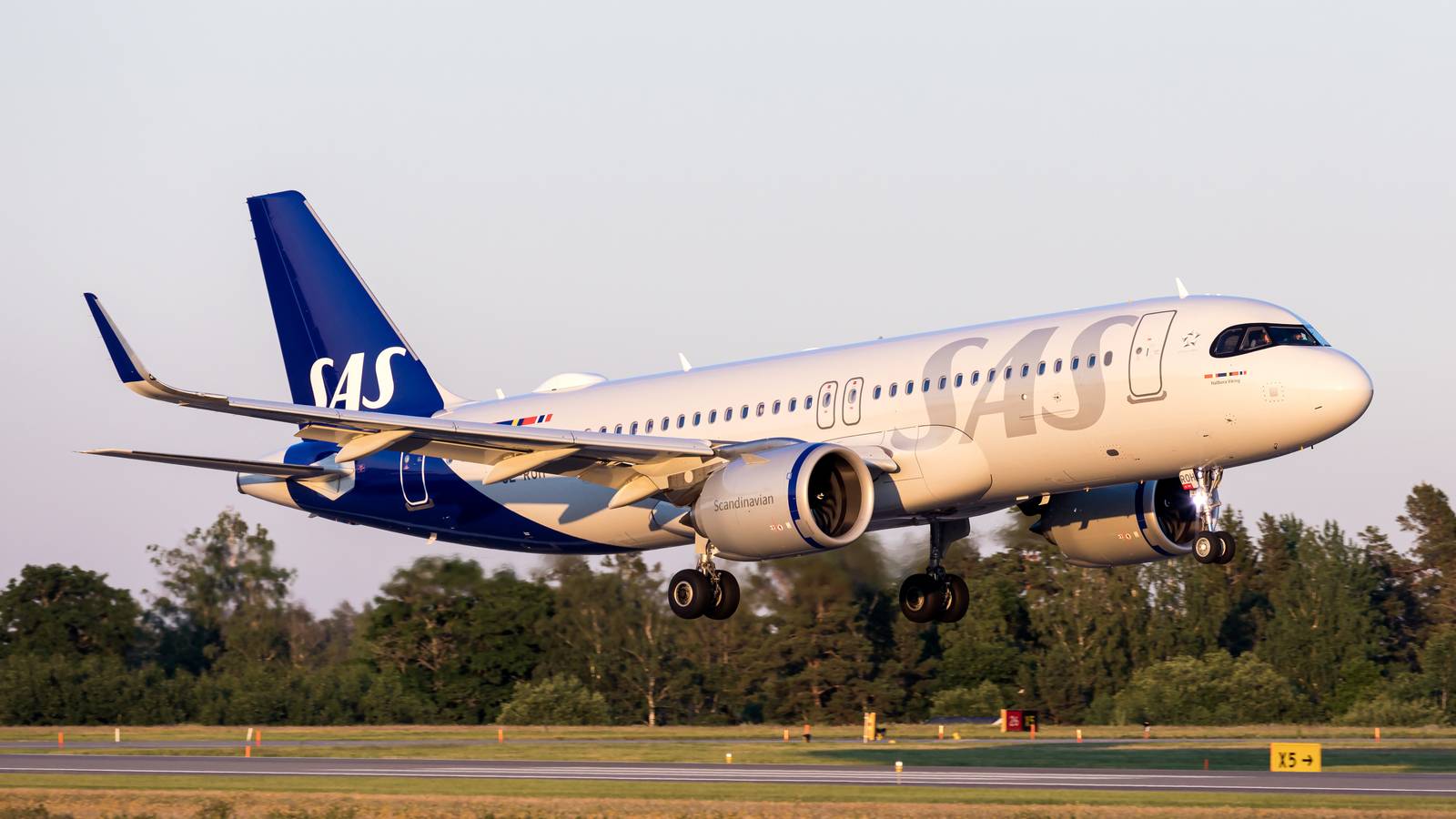 SAS Airbus A320neo Suffers Hard Landing & Engine Issues At Funchal Airport