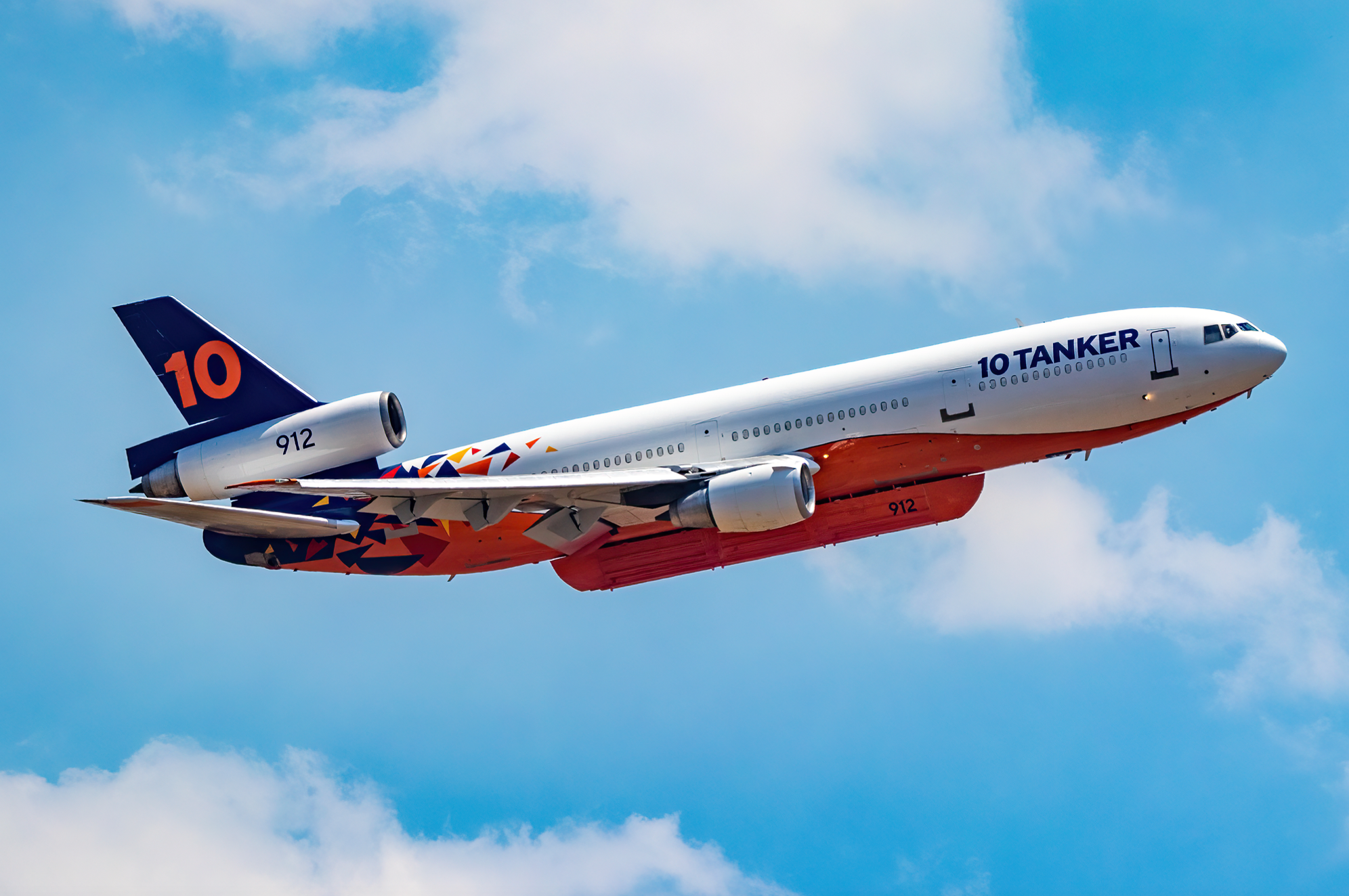 Modified McDonnell Douglas DC-10: A Look At 10 Tanker's Aerial Firefighting Airplane