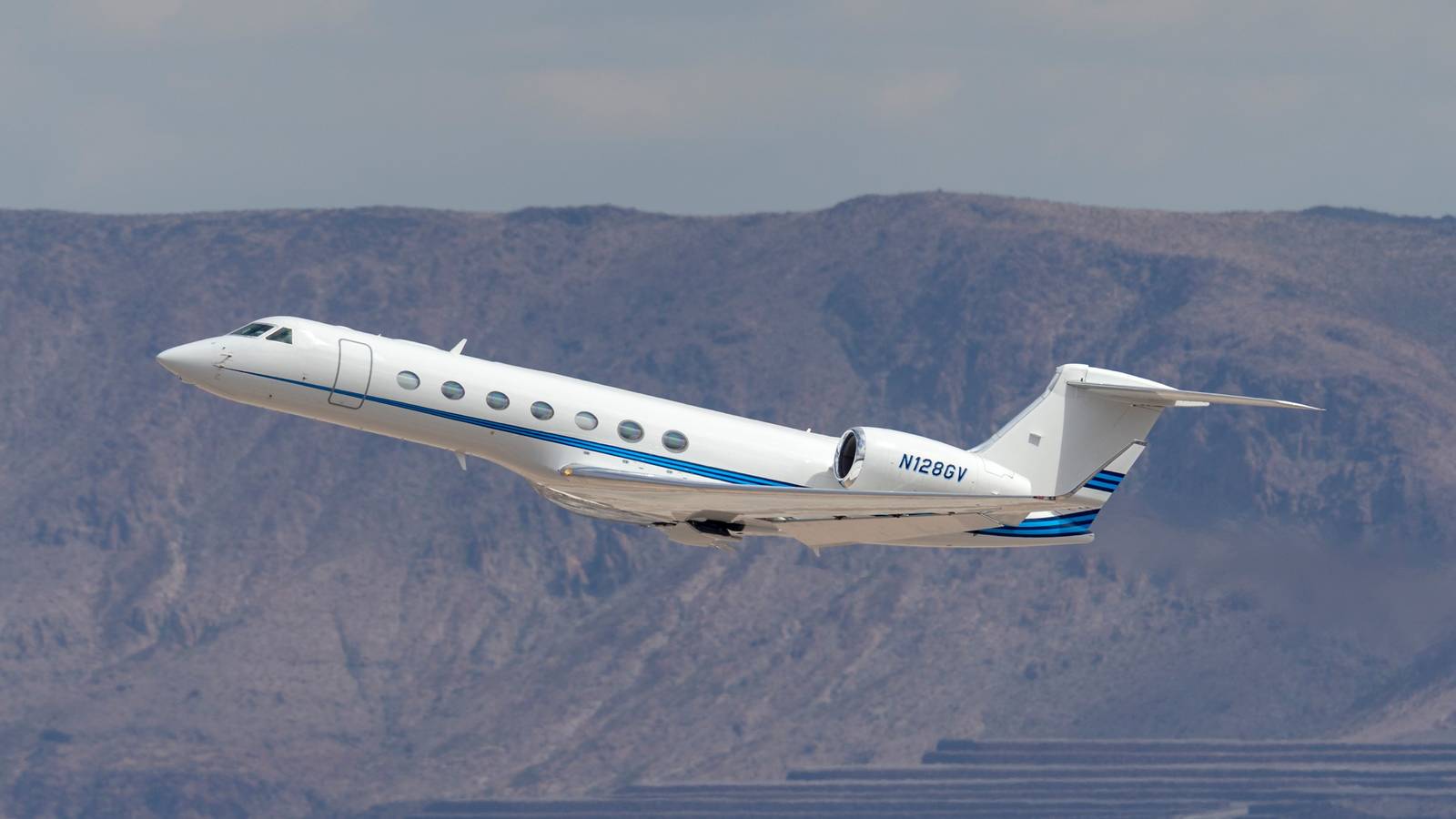 No Priority: The Challenges Of Flying Private Jets At Major Commercial Airports