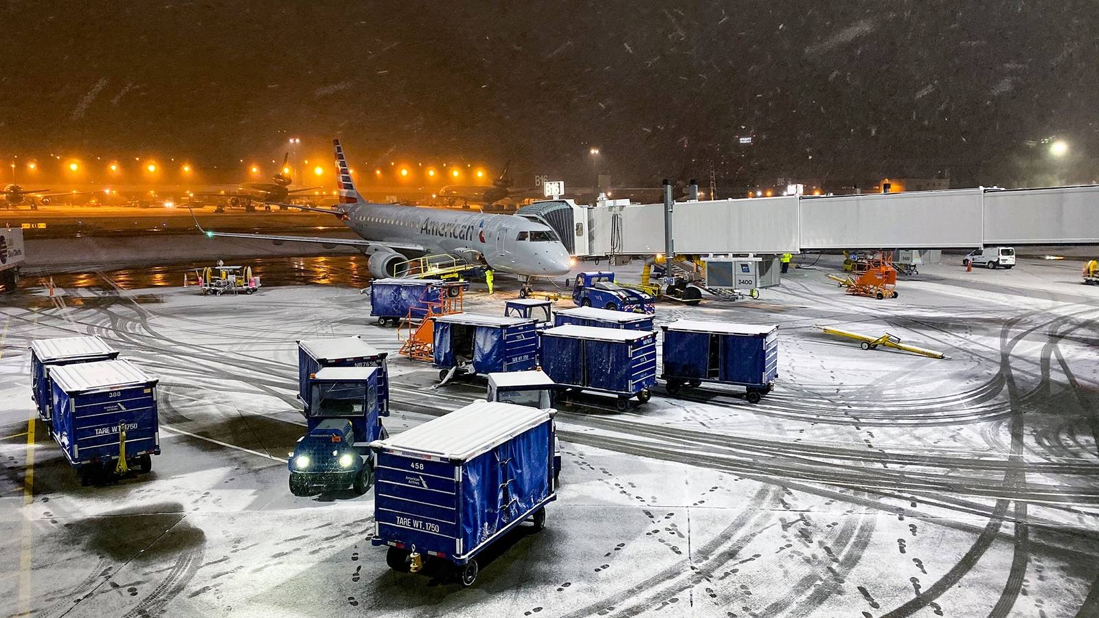 American Airlines Passengers Wait For Hours To Deplane As Winter Weather Disrupts Nashville