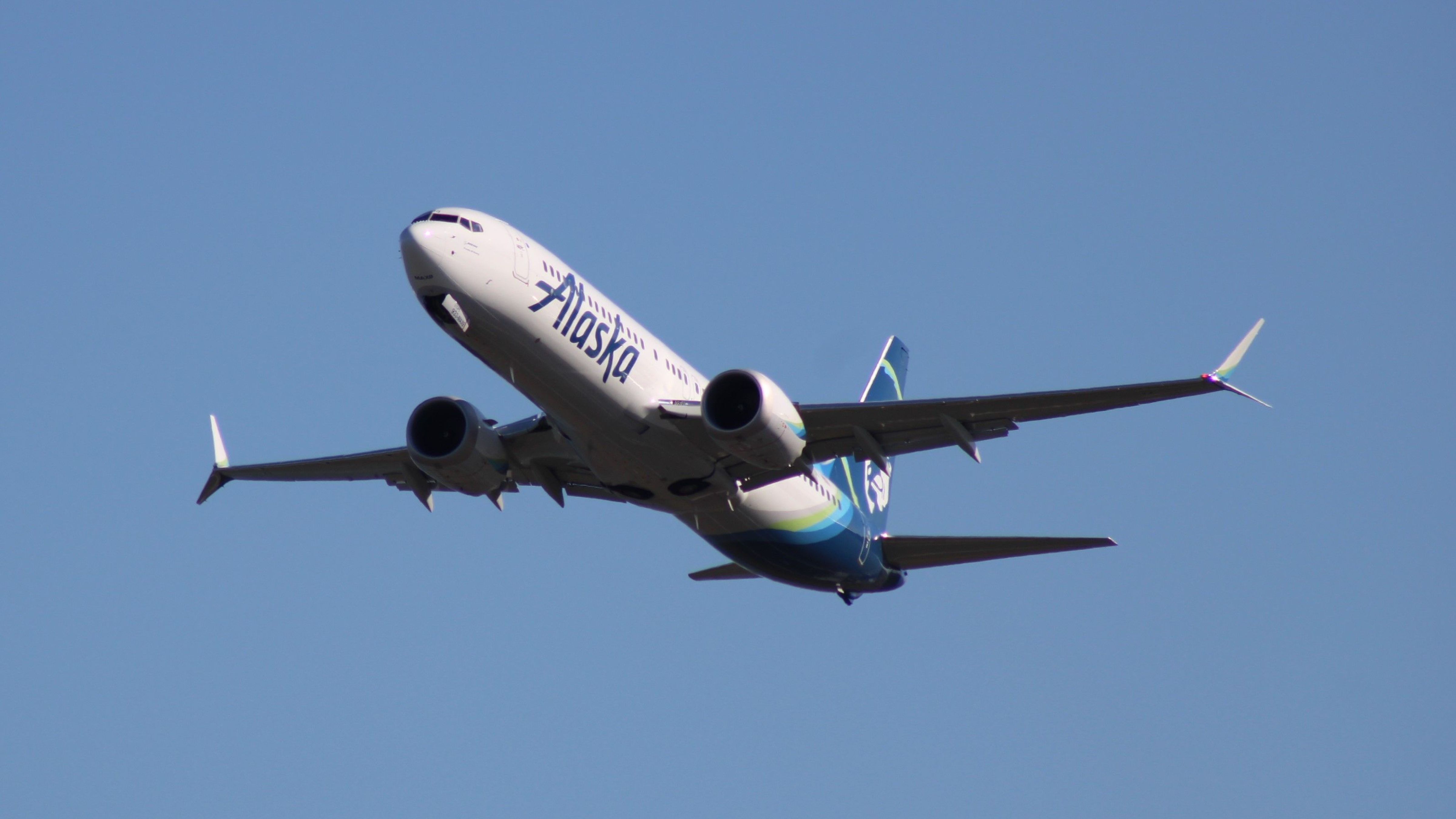 iPhone Falls From Alaska Airlines 1282 At 16000 Feet And Is