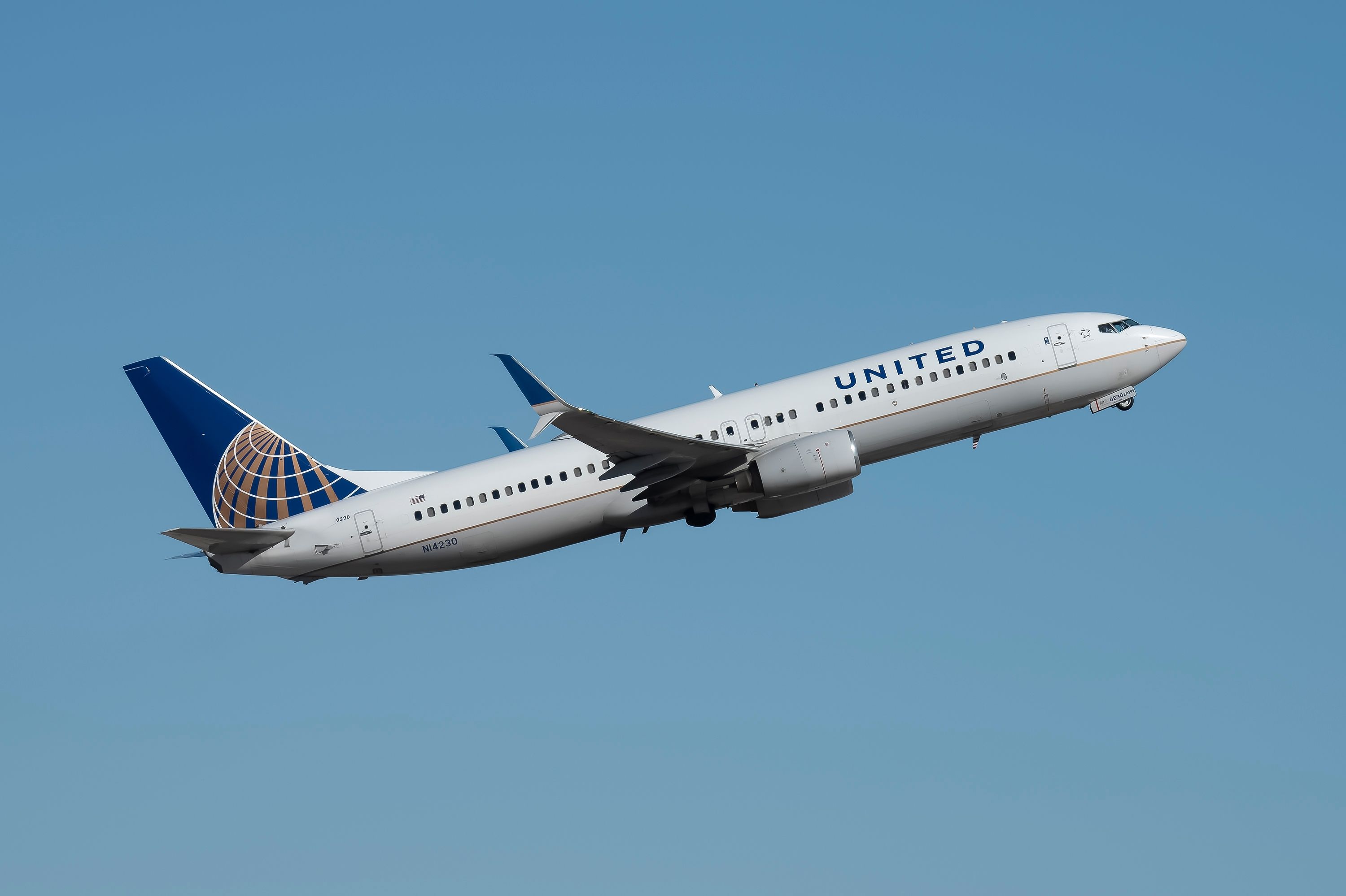 United Airlines Boeing 737-800 Lands In Atlanta After Engine Fails Mid-Flight