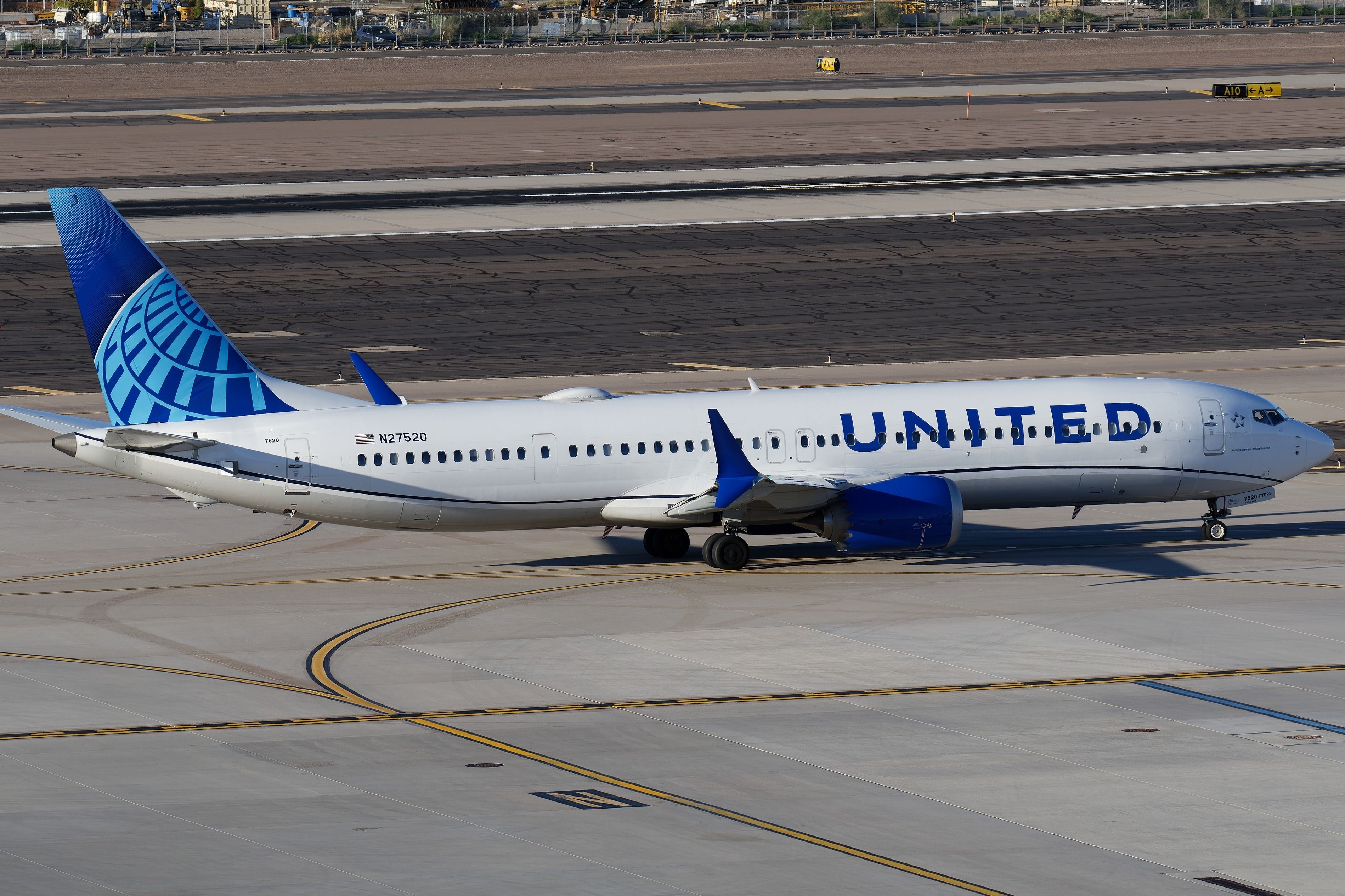 United Airlines Boeing 737 Returns To Cleveland Due To Engine Issues
