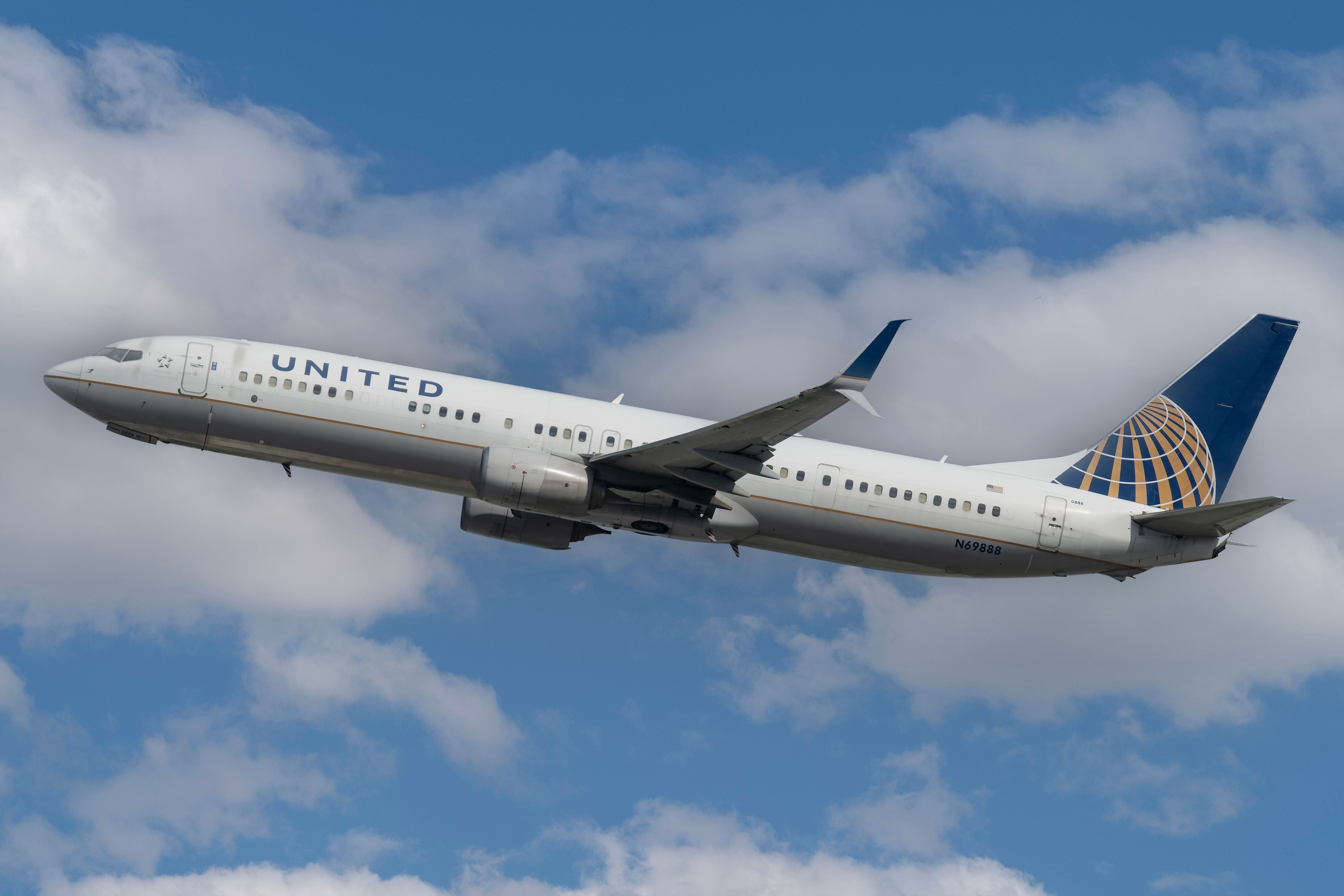 FAA Suggests Airlines Conduct Inspections Of Door Plugs On Boeing 737-900ER Aircraft