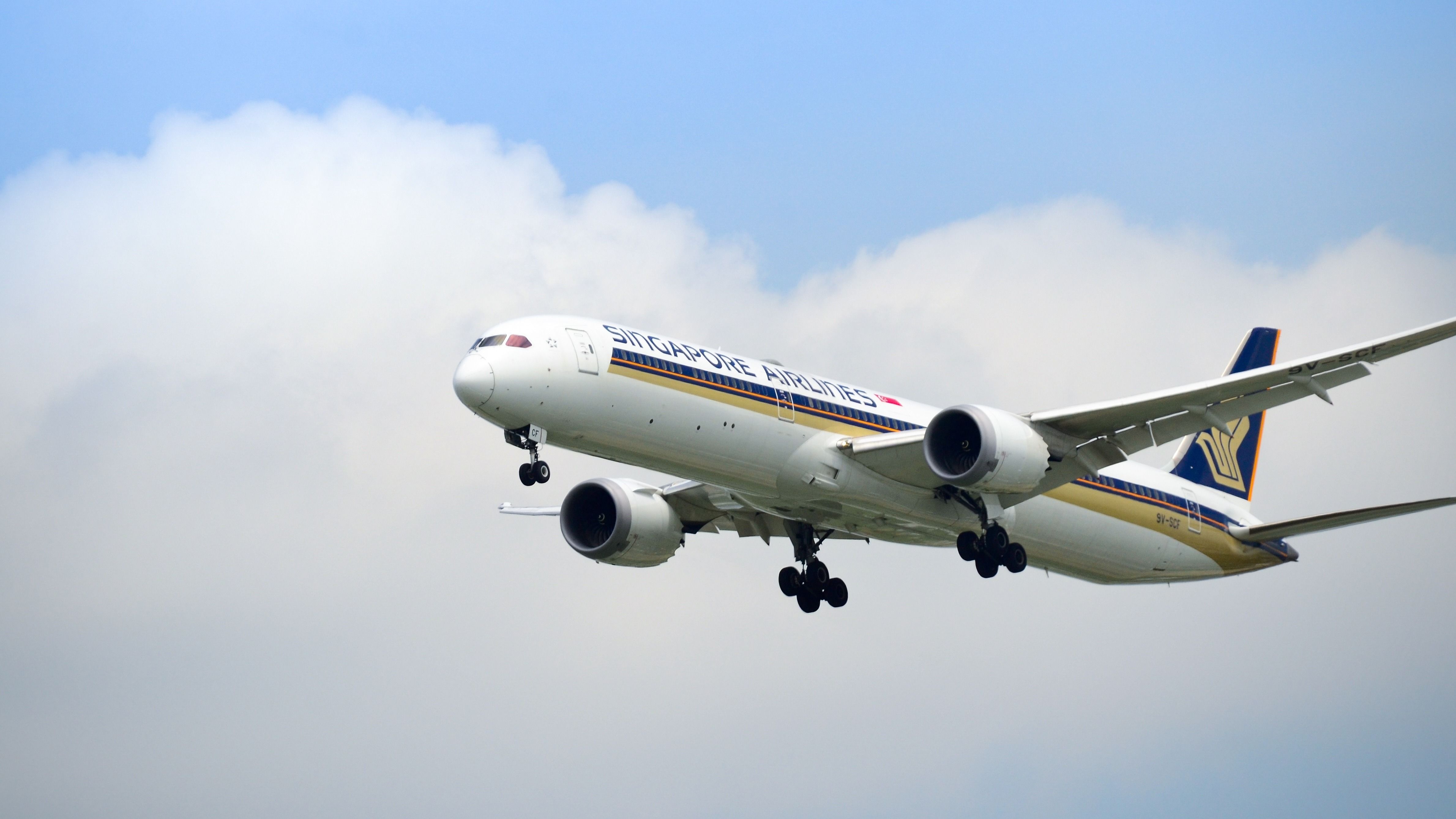 Singapore Airlines Passes United Airlines As Largest Boeing