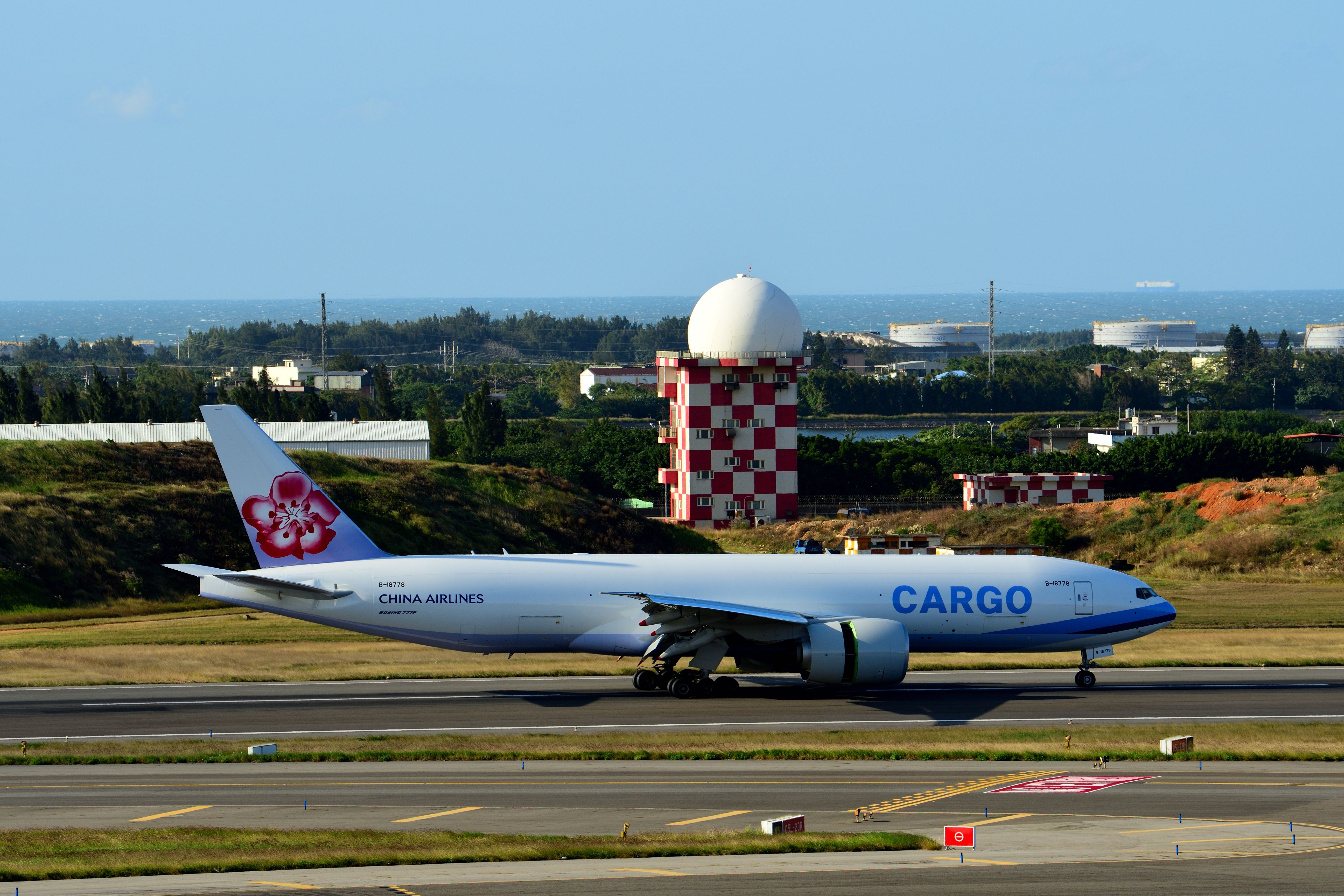 Wow: China Airlines Boeing 777F Reaches 826MPH Over The Pacific Ocean