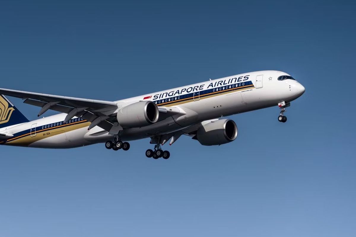 Why Does Singapore Airlines Fly Between Manchester & Houston?