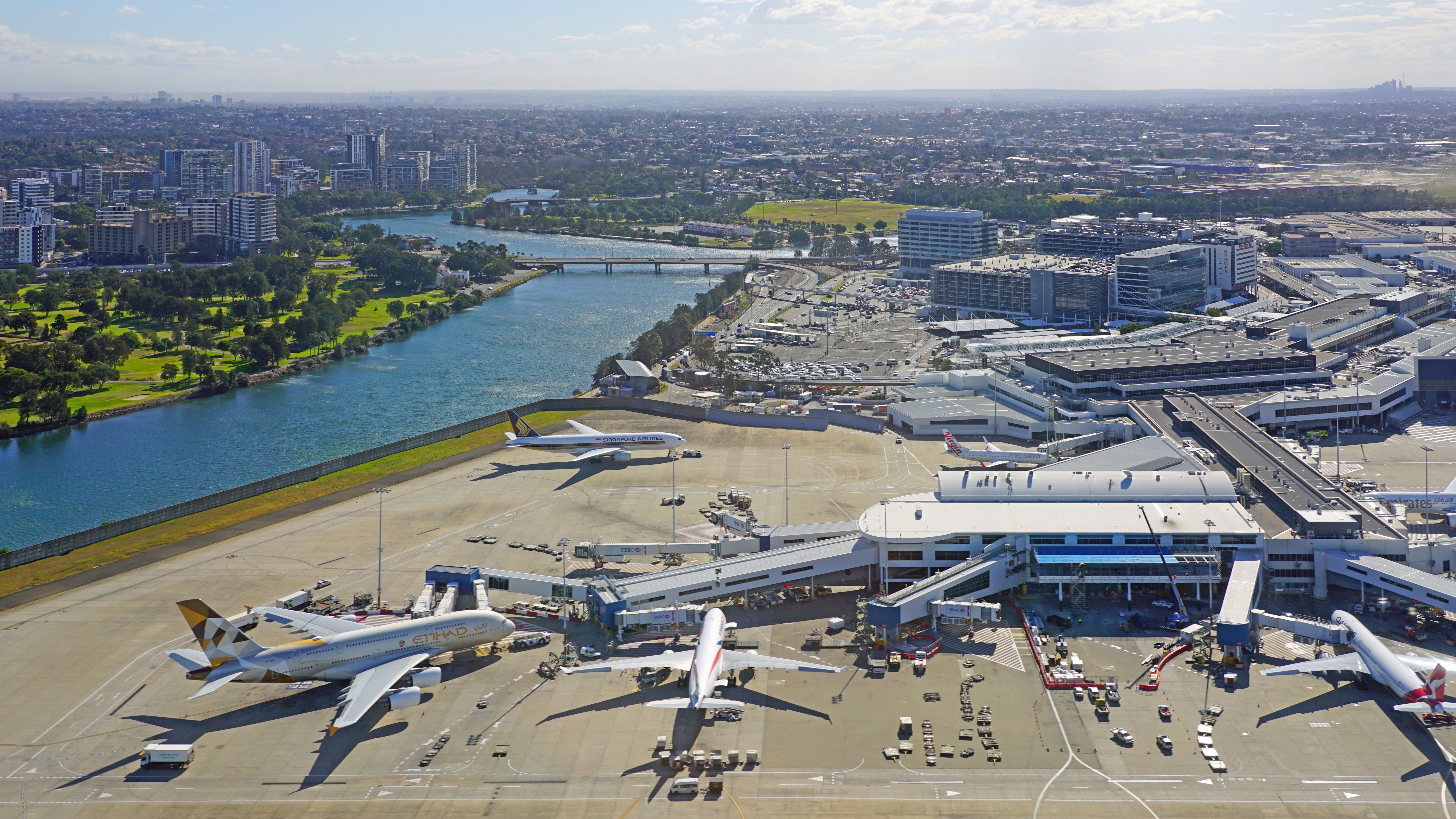 30,000 Staff: Behind The Scenes At Sydney Kingsford Smith International  Airport