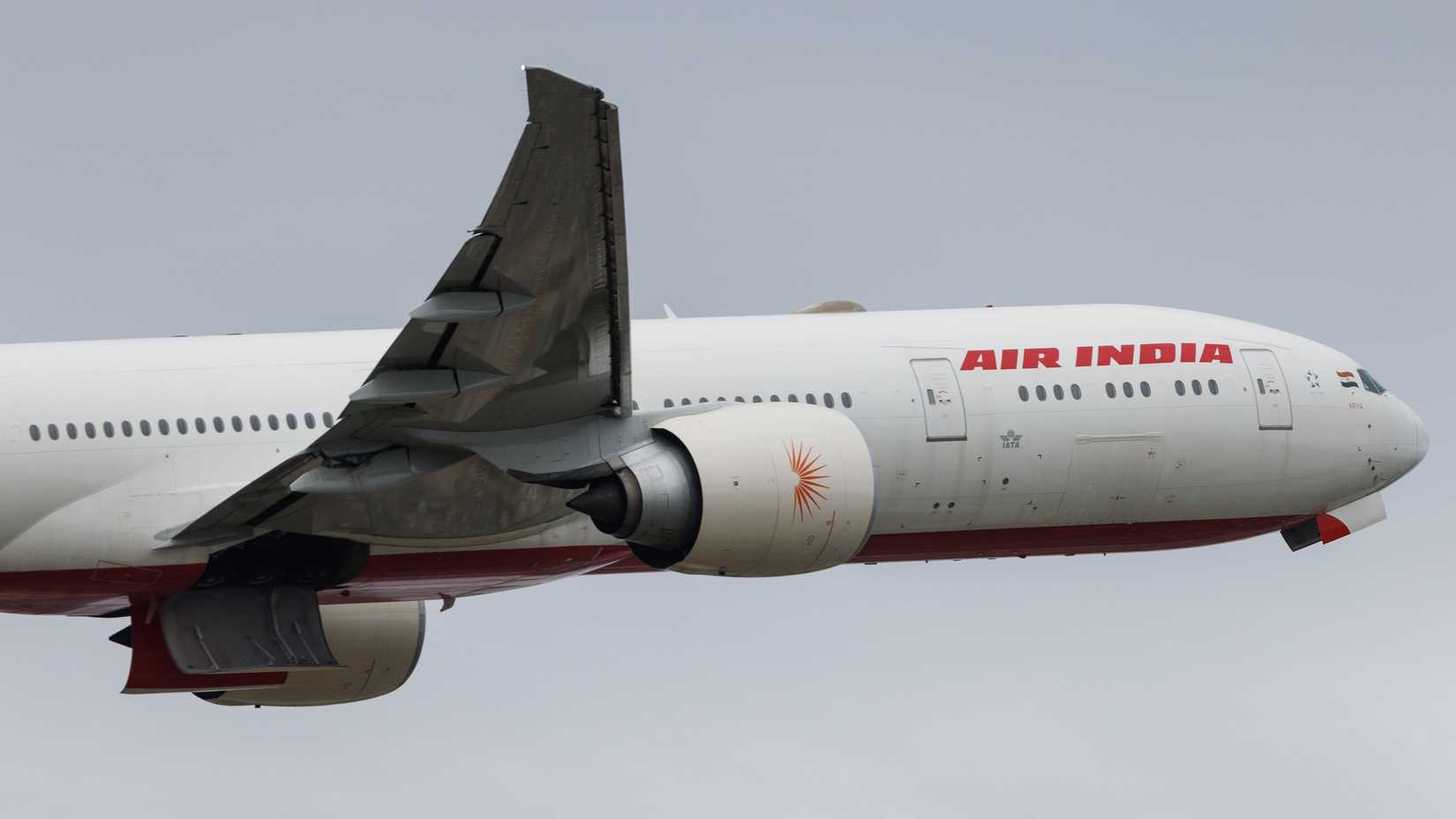 VT-AER 777-300ER Air India taking off