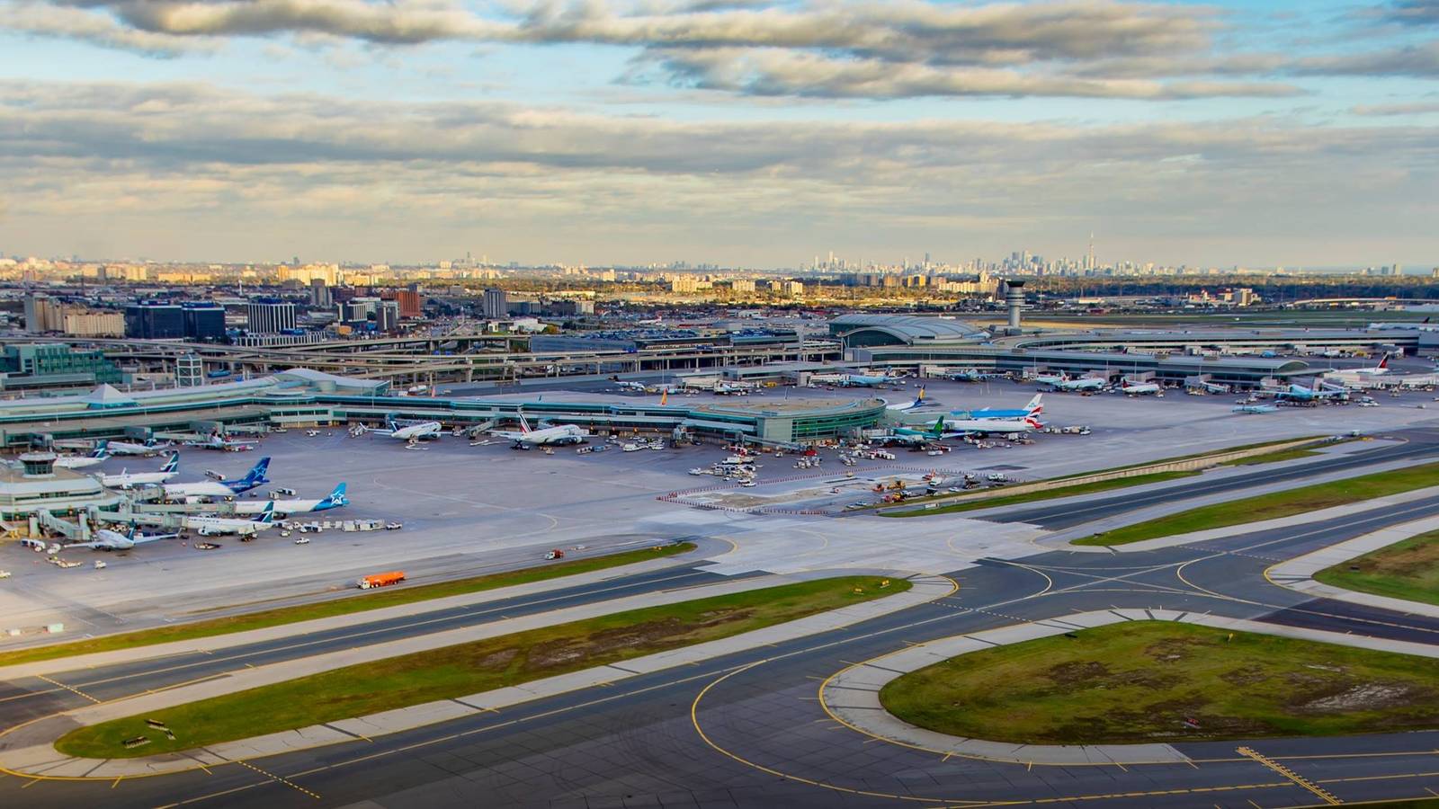 Toronto Pearson International Airport Sees Record Attendance At Job Fair