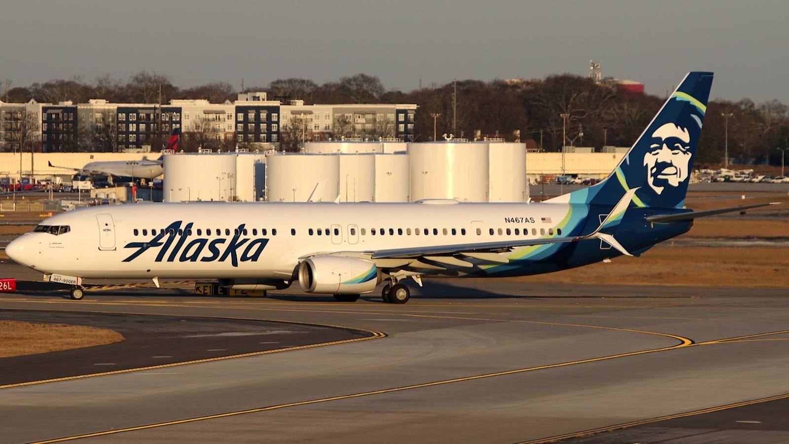 Alaska Airlines Passenger Charged With Assault For Alleged Stabbing On Flight