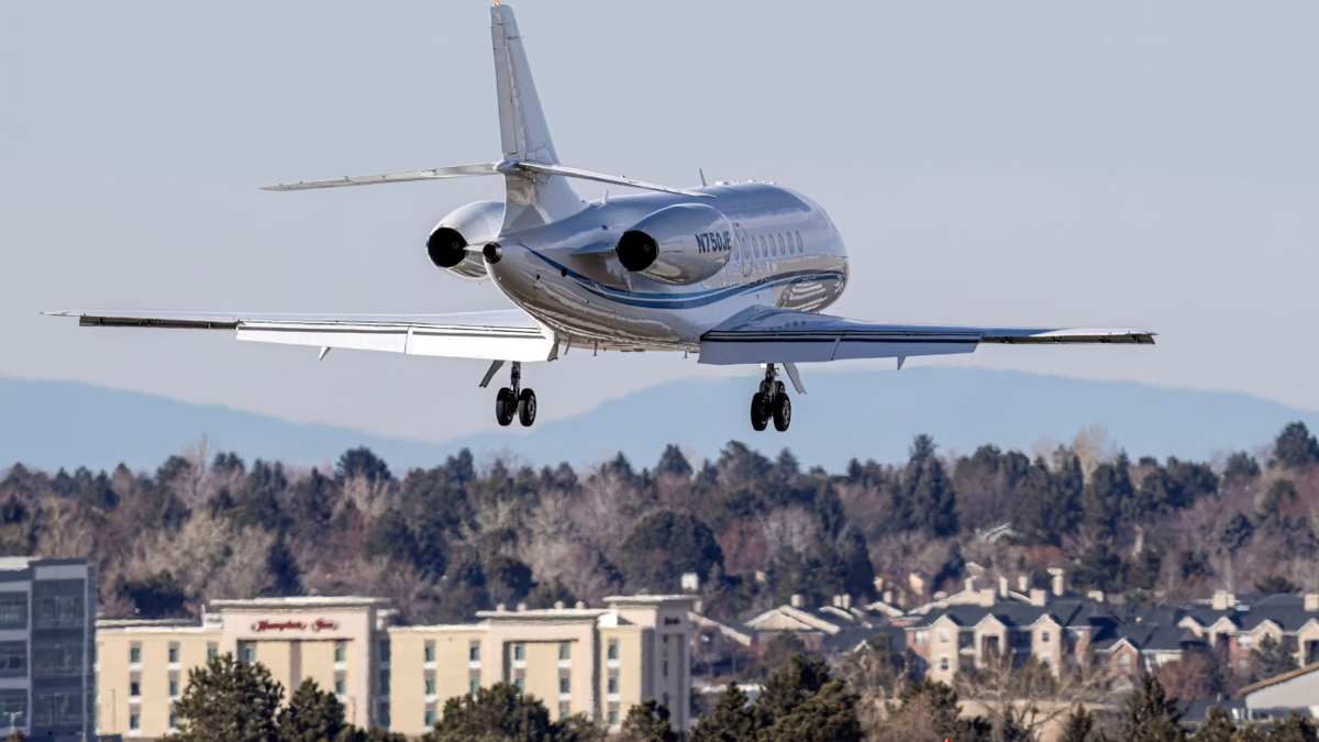 Dassault Falcon 2000 Vs Bombardier Challenger 605: Which Private Jet Is ...
