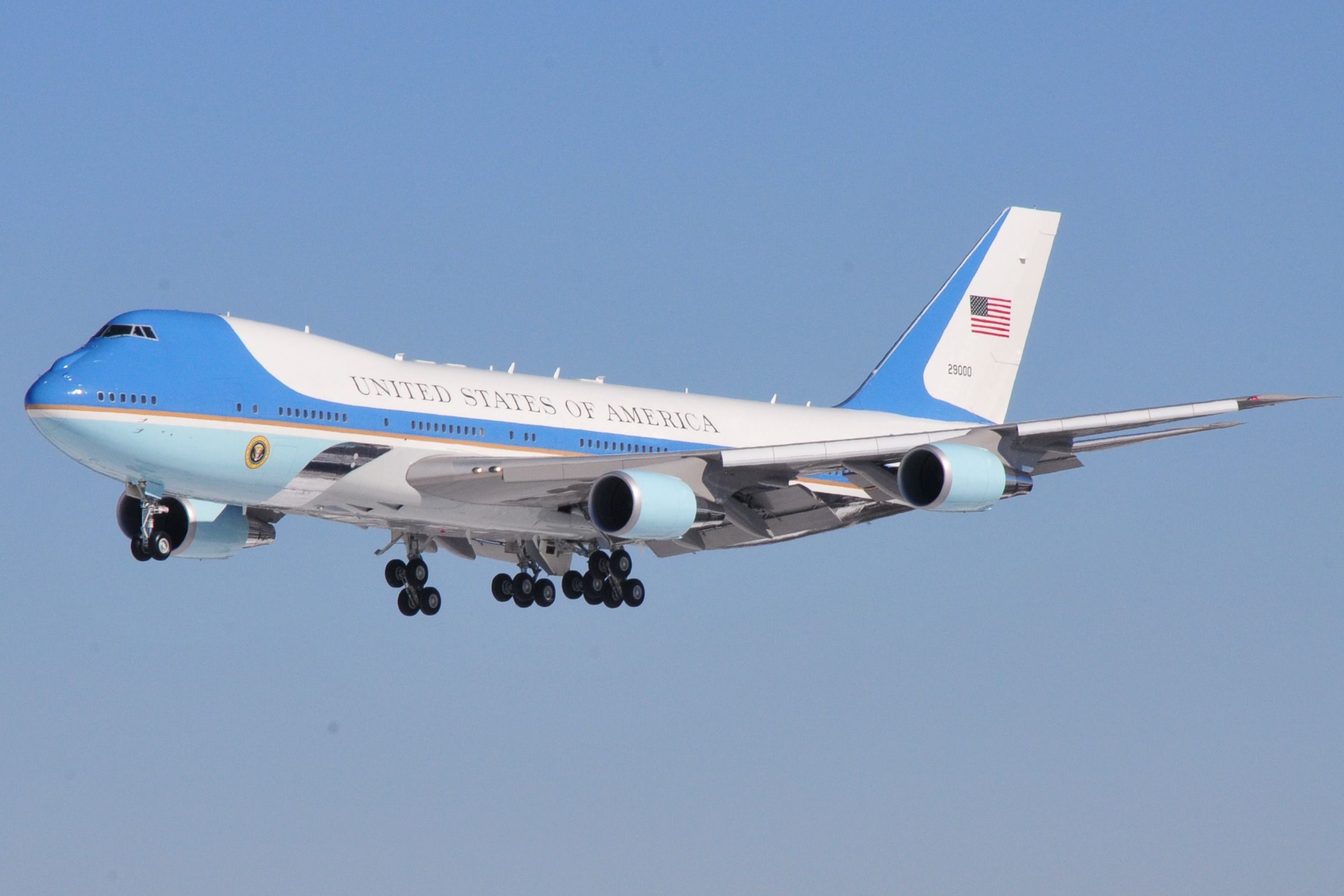 Presidential VC-25 (Boeing 747) Flies To Colorado For Touch-And-Go Work