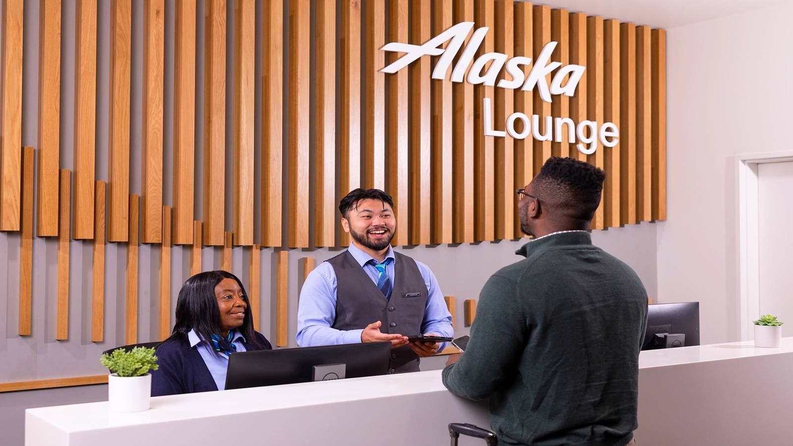 How To Get Alaska Airlines Lounge Access In 2024