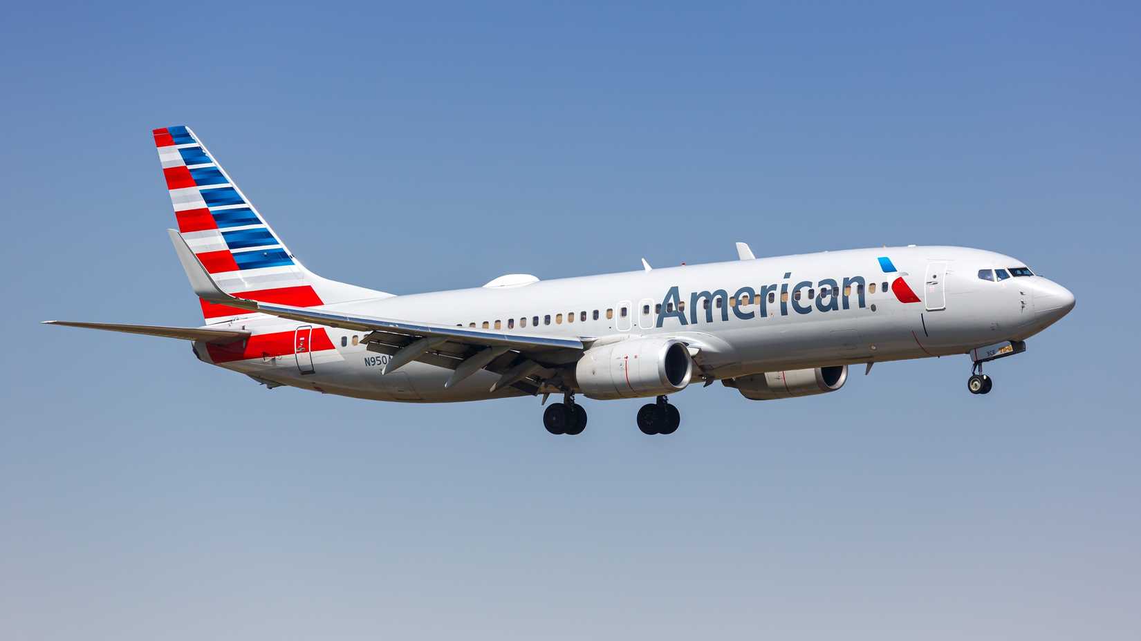 American Airlines Boeing 737-800 landing at Dallas Fort Worth International Airport DFW