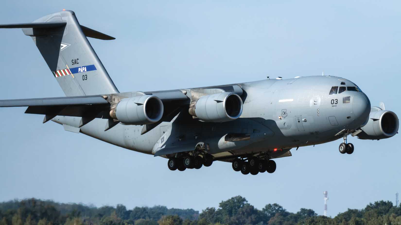 A Boeing C-17 Globemaster III landing .