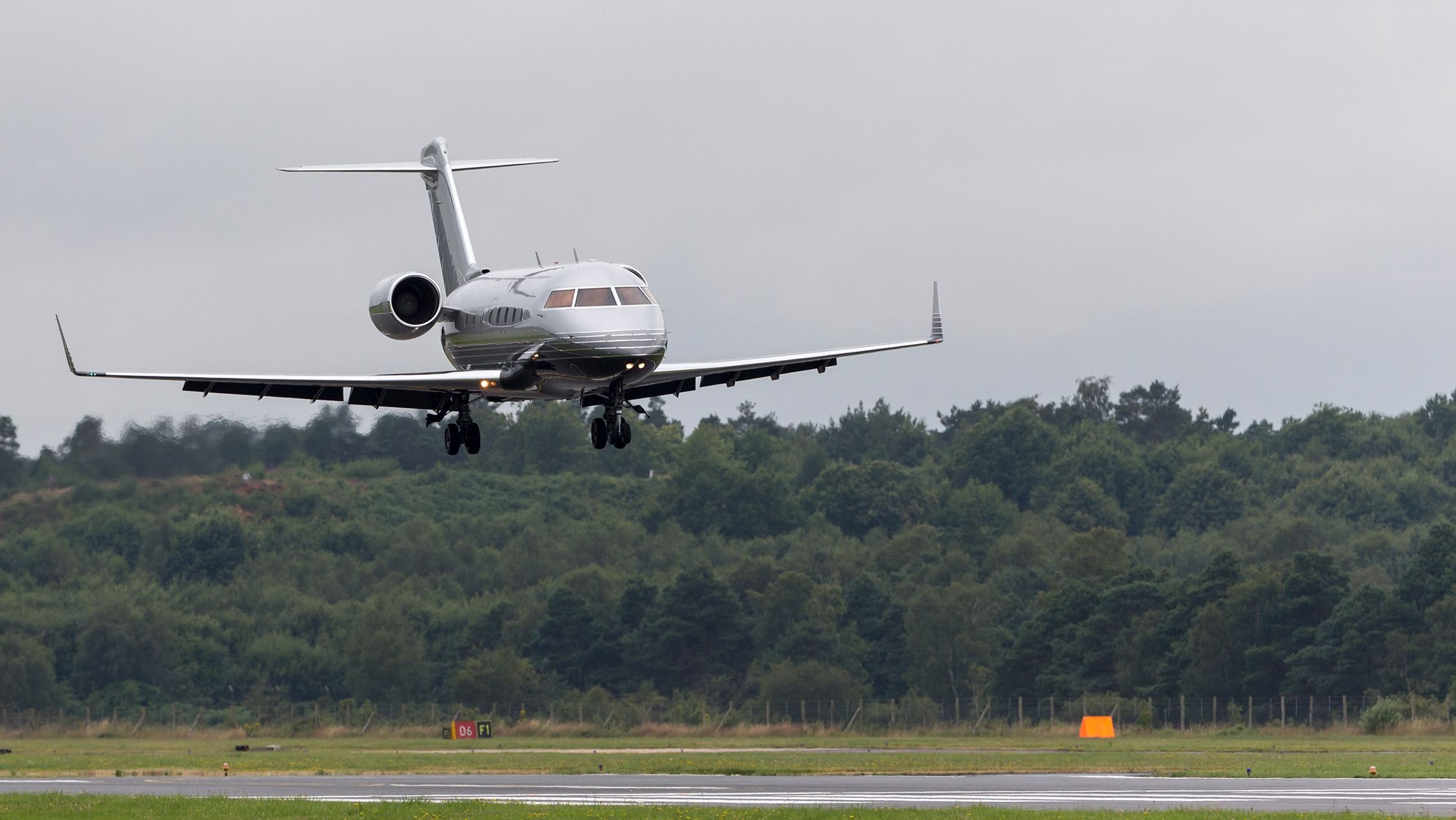 Bombardier Challenger Pilots Lost Both Engines Before Crash