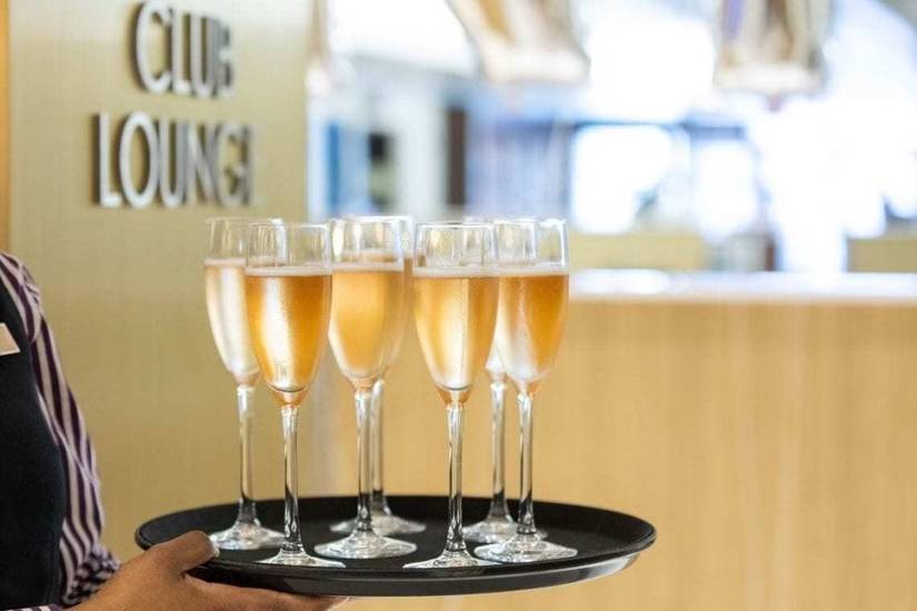 United Airlines' Newark Polaris Lounge Is So Dominant That British ...