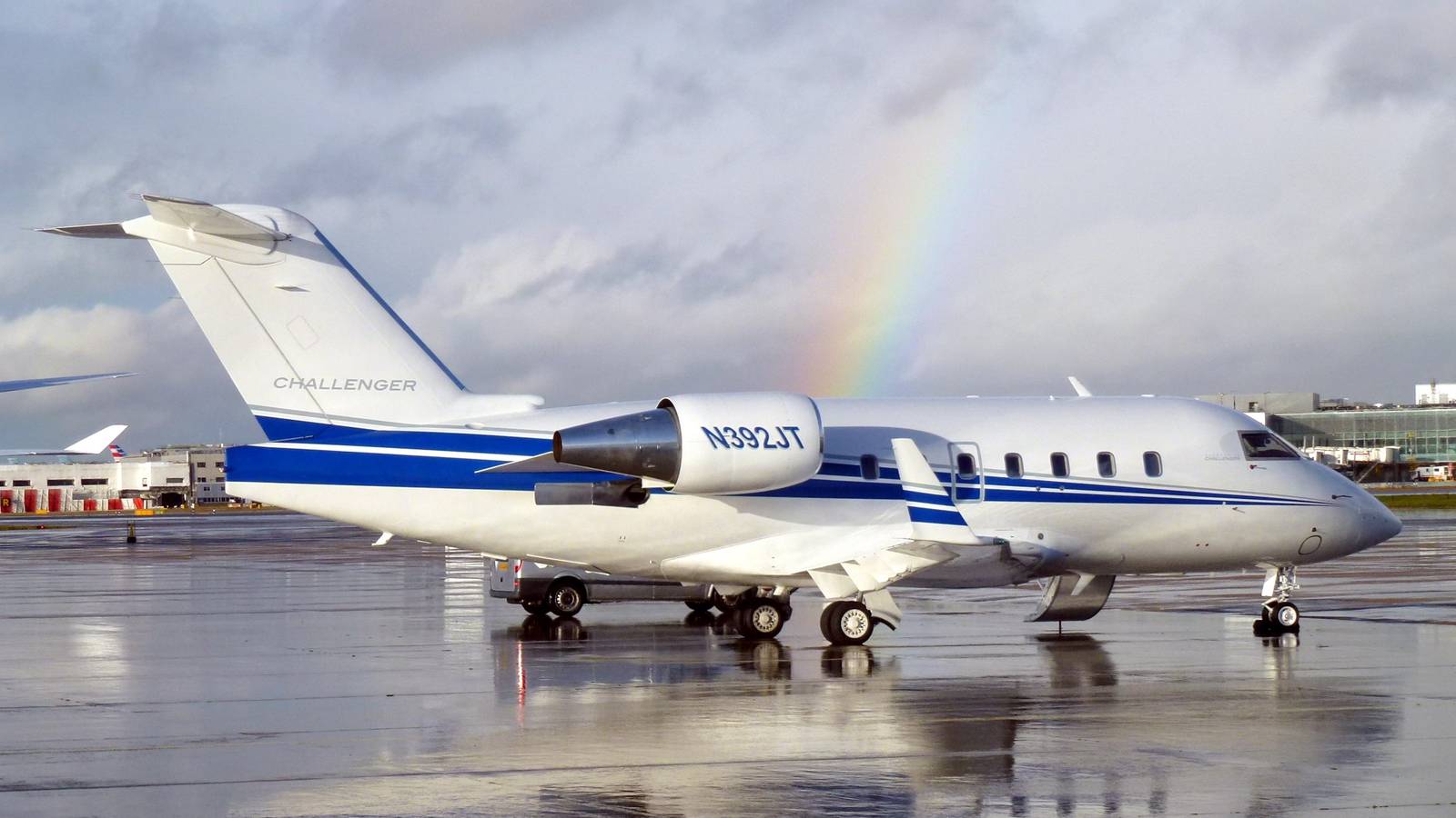 Bombardier Challenger 600 Crashes On Florida Freeway