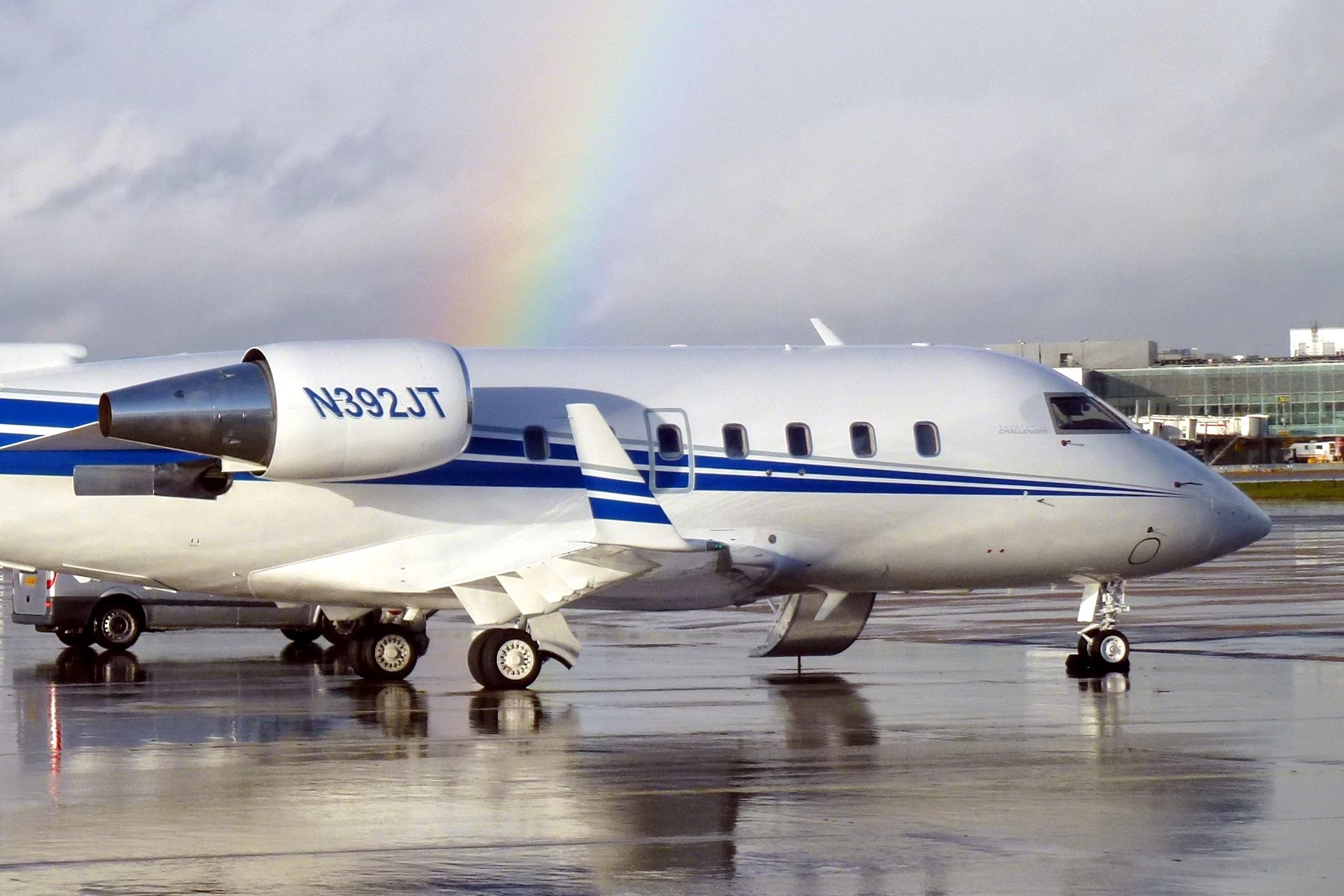 Bombardier Challenger 600 Crashes On Florida Freeway