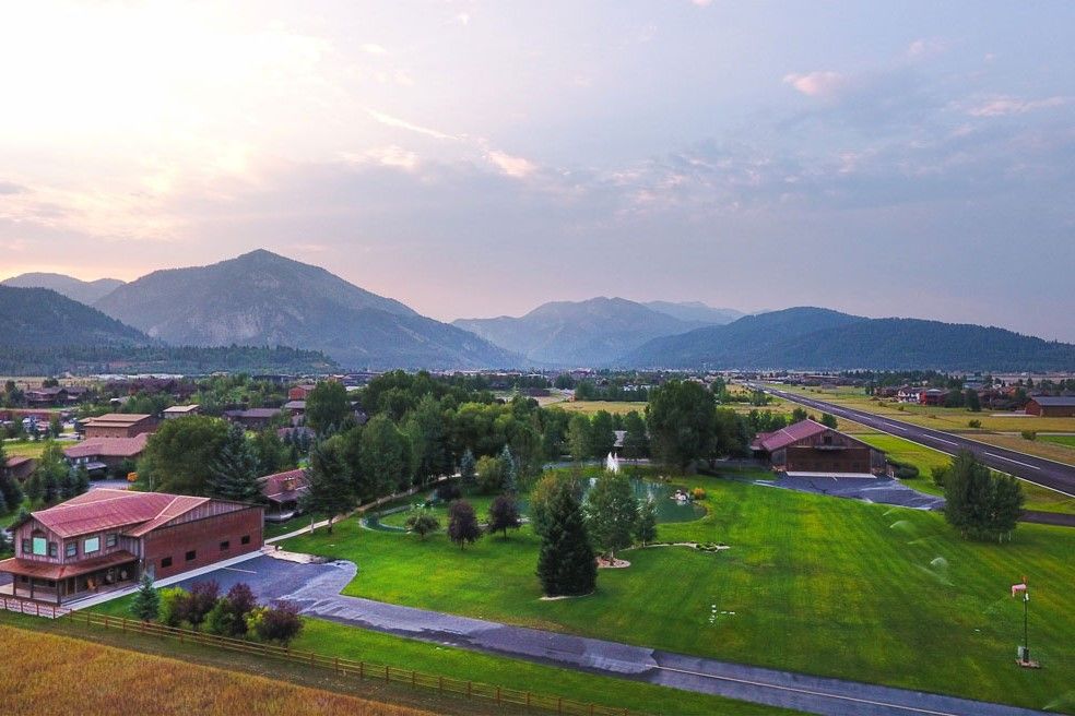 Cool: Top 5 Stunning Homes With Private Plane Landing Strips