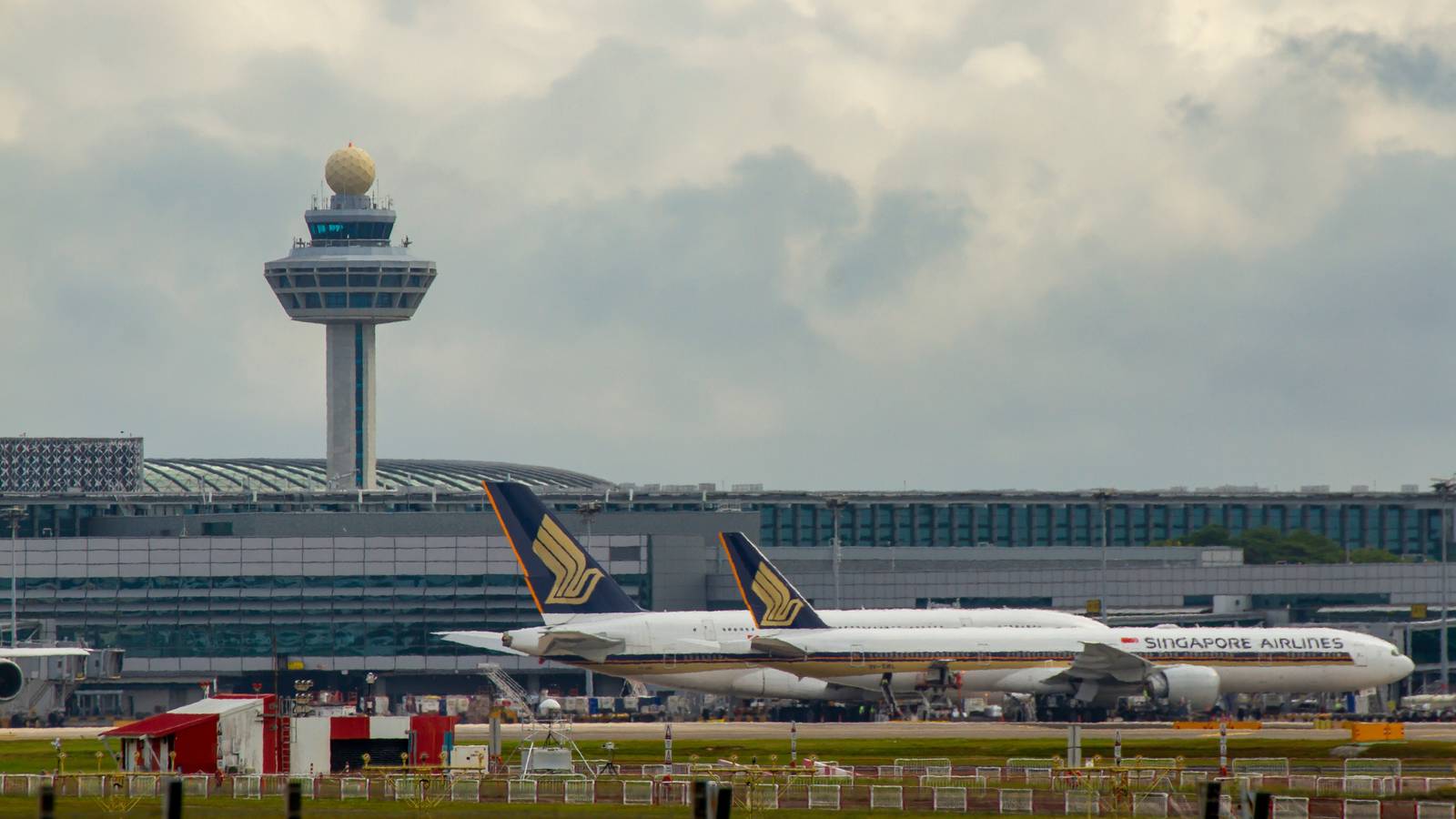 What Are The Best Ways To Fill Time During a Layover At Singapore Changi Airport?