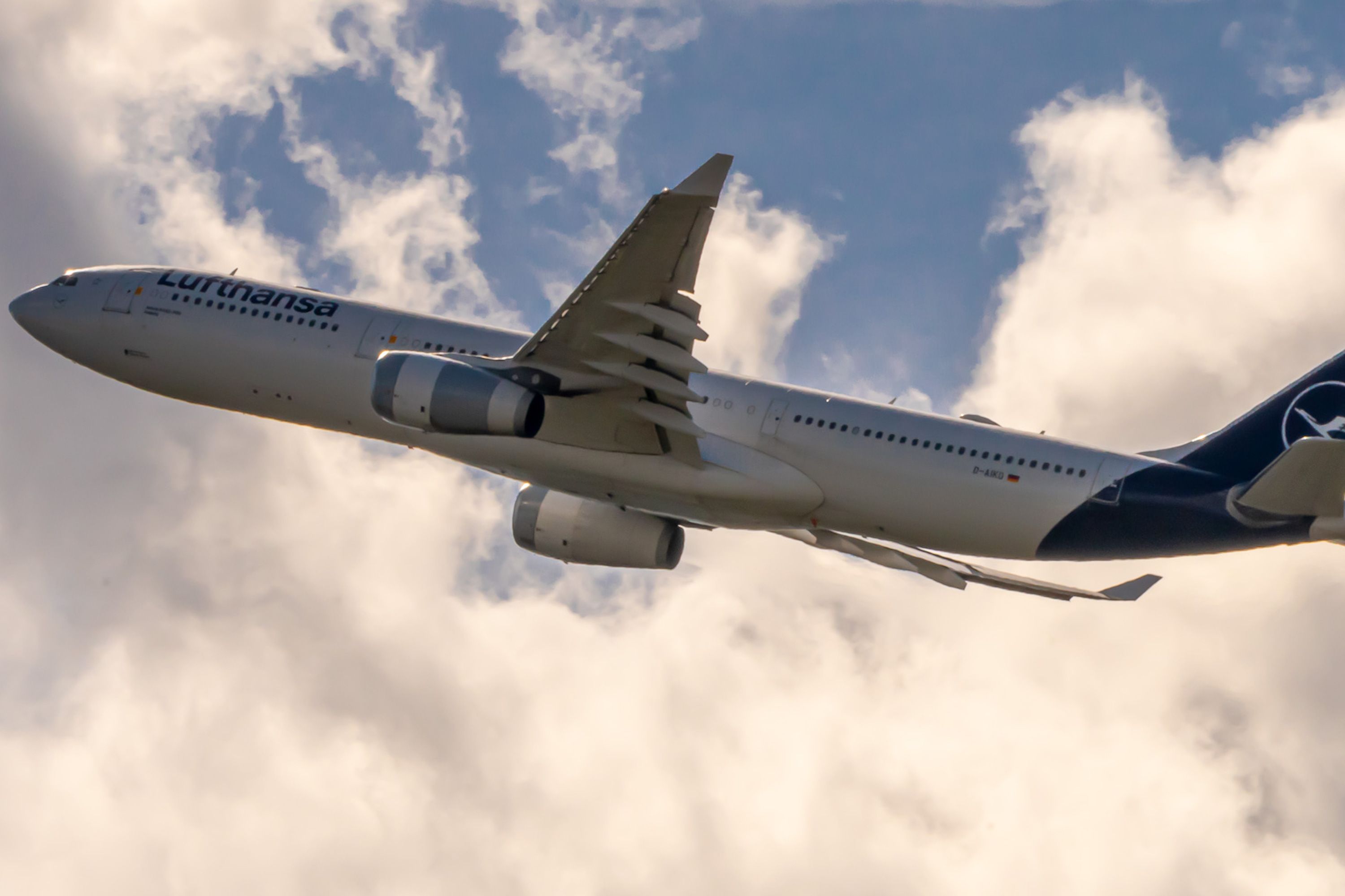 Lufthansa Cancels Hundreds Of Flights As Trade Union Announces Strike