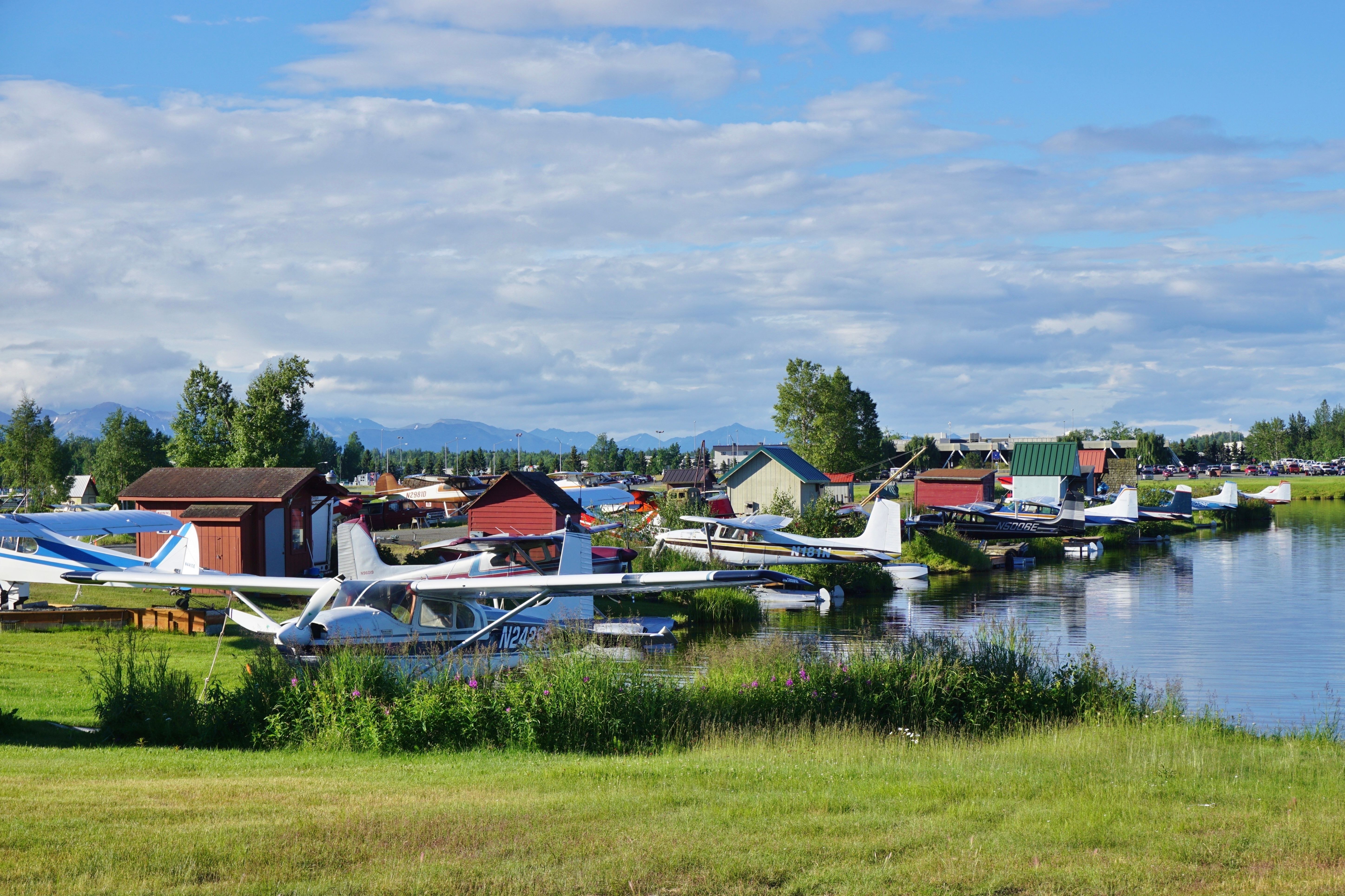 190 Flights A Day: Inside Lake Hood, Alaska - The World's Busiest Seaplane Base