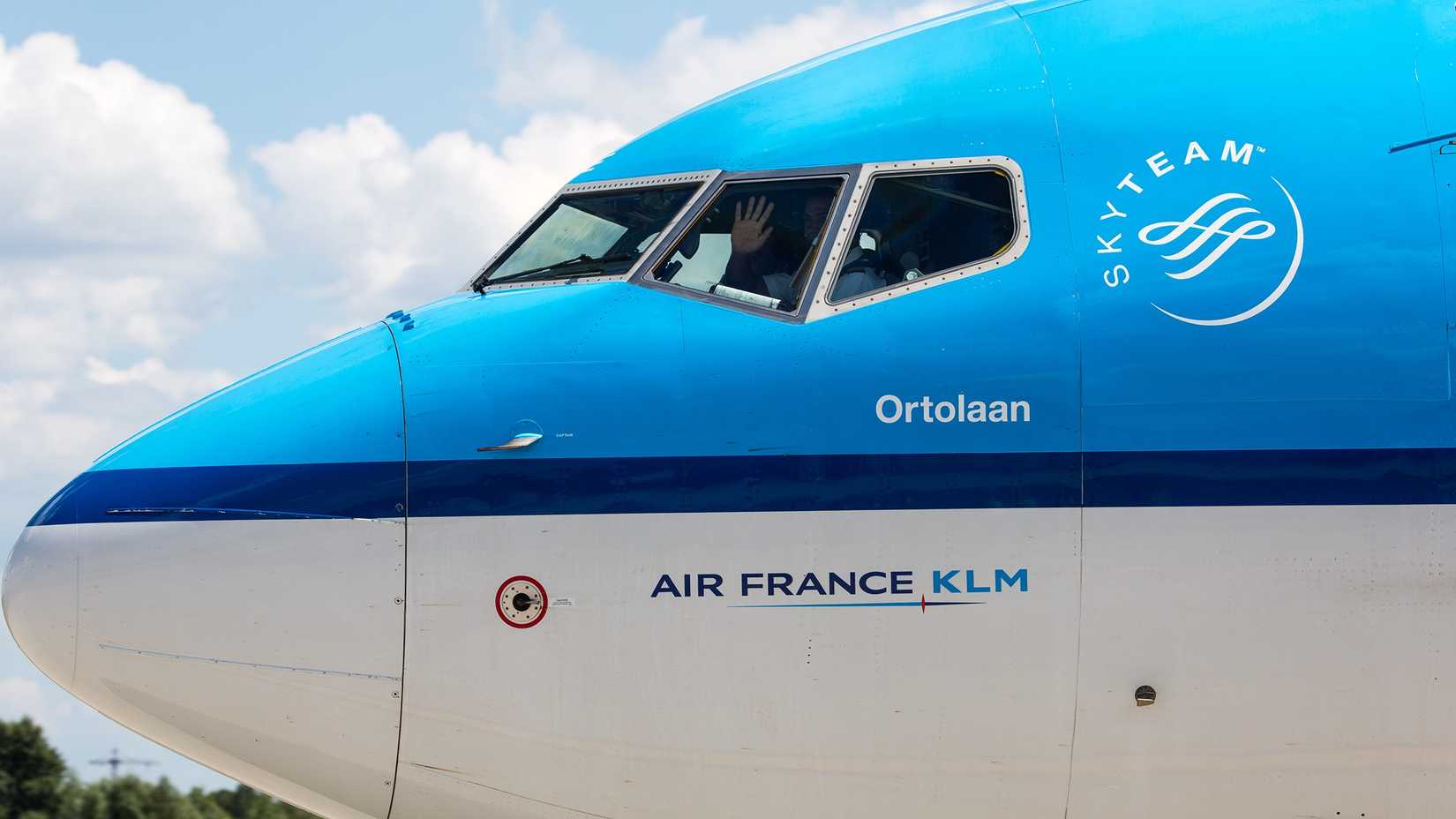 KLM Boeing 737-800 taxiing