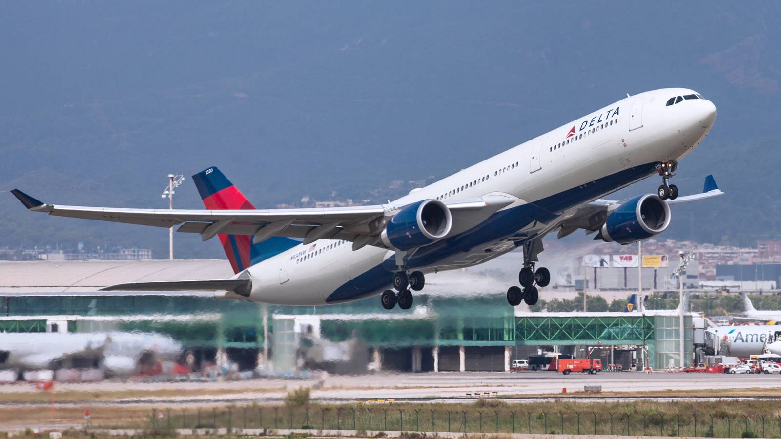 Maggots Onboard: Delta Air Lines Airbus A330-300 Returns To Amsterdam After Passengers Complain