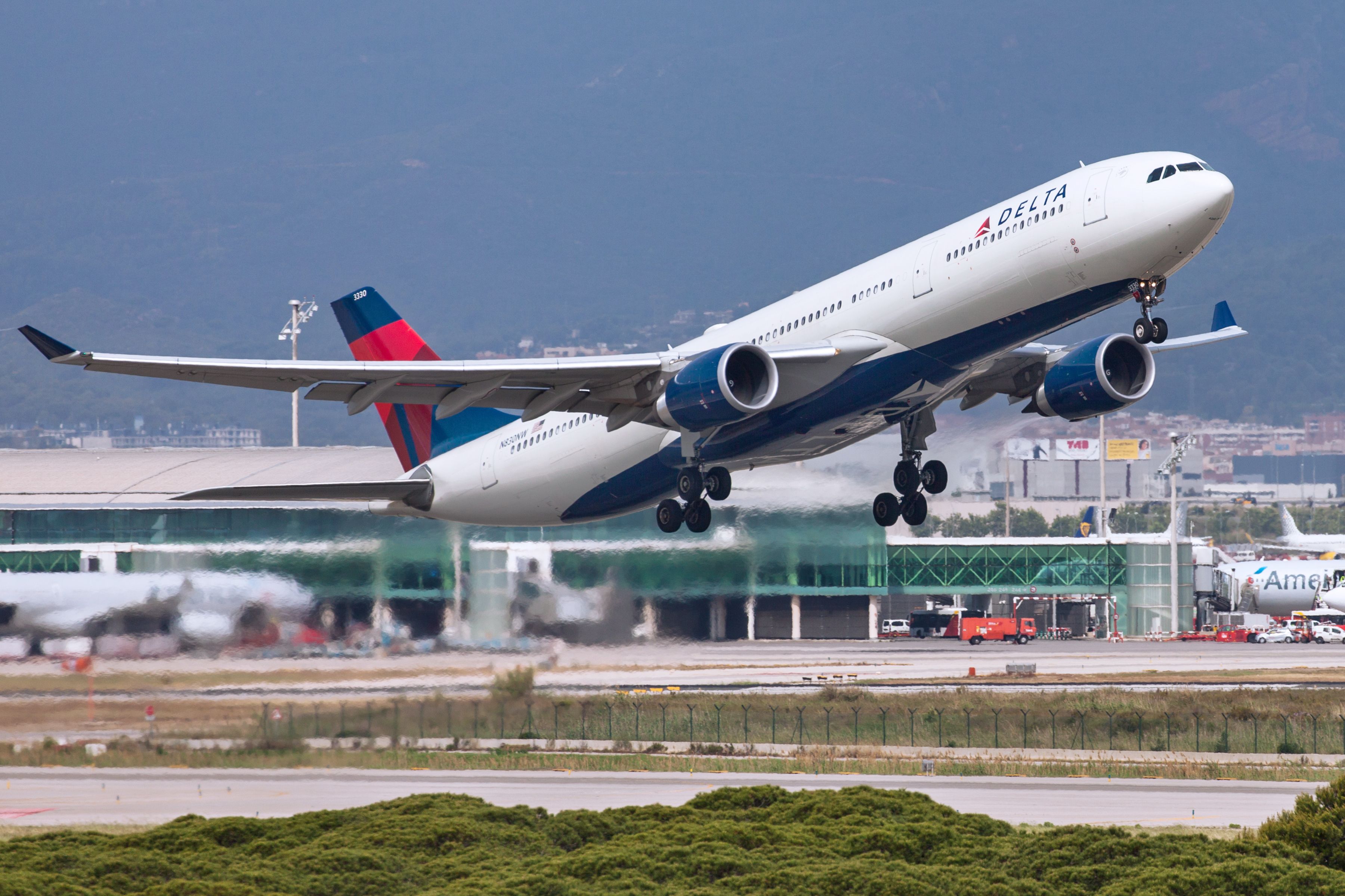 Maggots Onboard: Delta Air Lines Airbus A330-300 Returns To Amsterdam After Passengers Complain